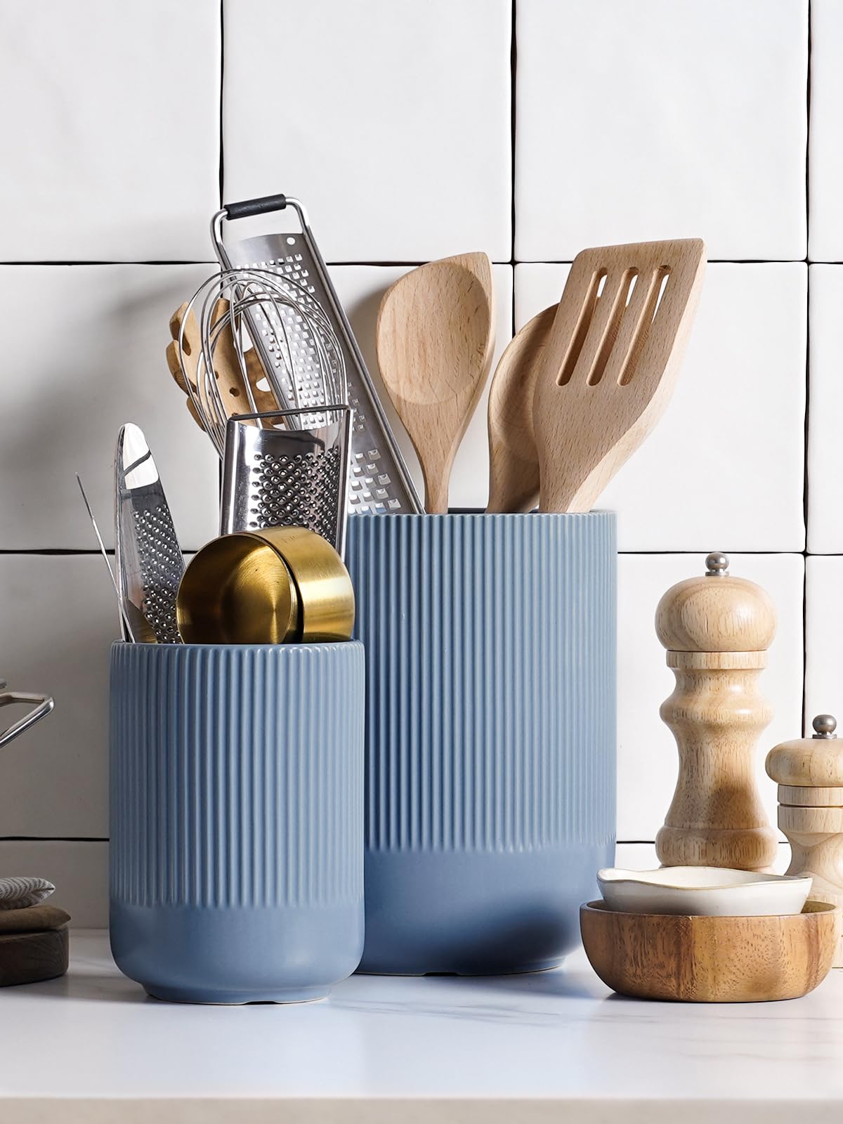 LE TAUCI Lot de 2 porte-ustensiles de cuisine en céramique de 18,5 cm + 13,7 cm pour comptoir, grands pots à ustensiles de cuisine pour comptoir de cuisine, organiseur moderne pour spatule, bleu