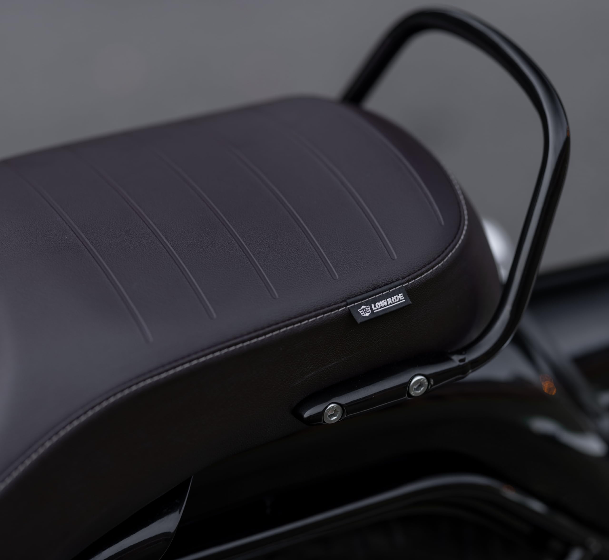 Royal Enfield KXA00054 Brown Low Ride Dual Seat per il nuovo modello 2023 della pallottola
