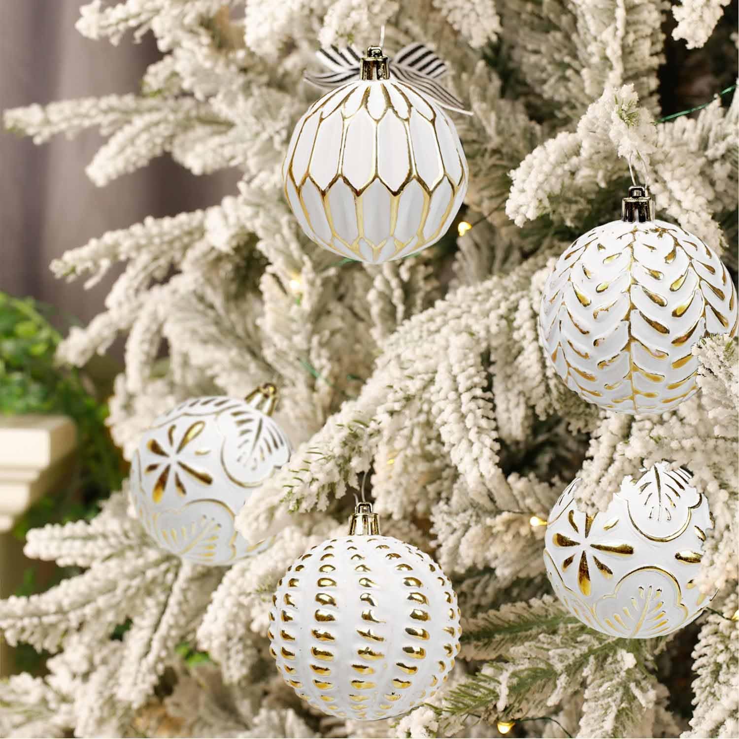 SVNVIOZ 16 Stück 8cm Weihnachtskugeln Weiß Gold, Christbaumkugeln Kunststoff Deko Weihnachten, Bruchsicher Weihnachtsbaumschmuck mit Aufhänger, Weihnachtsbaumkugeln für Weihnachtsdeko Innen Aussen