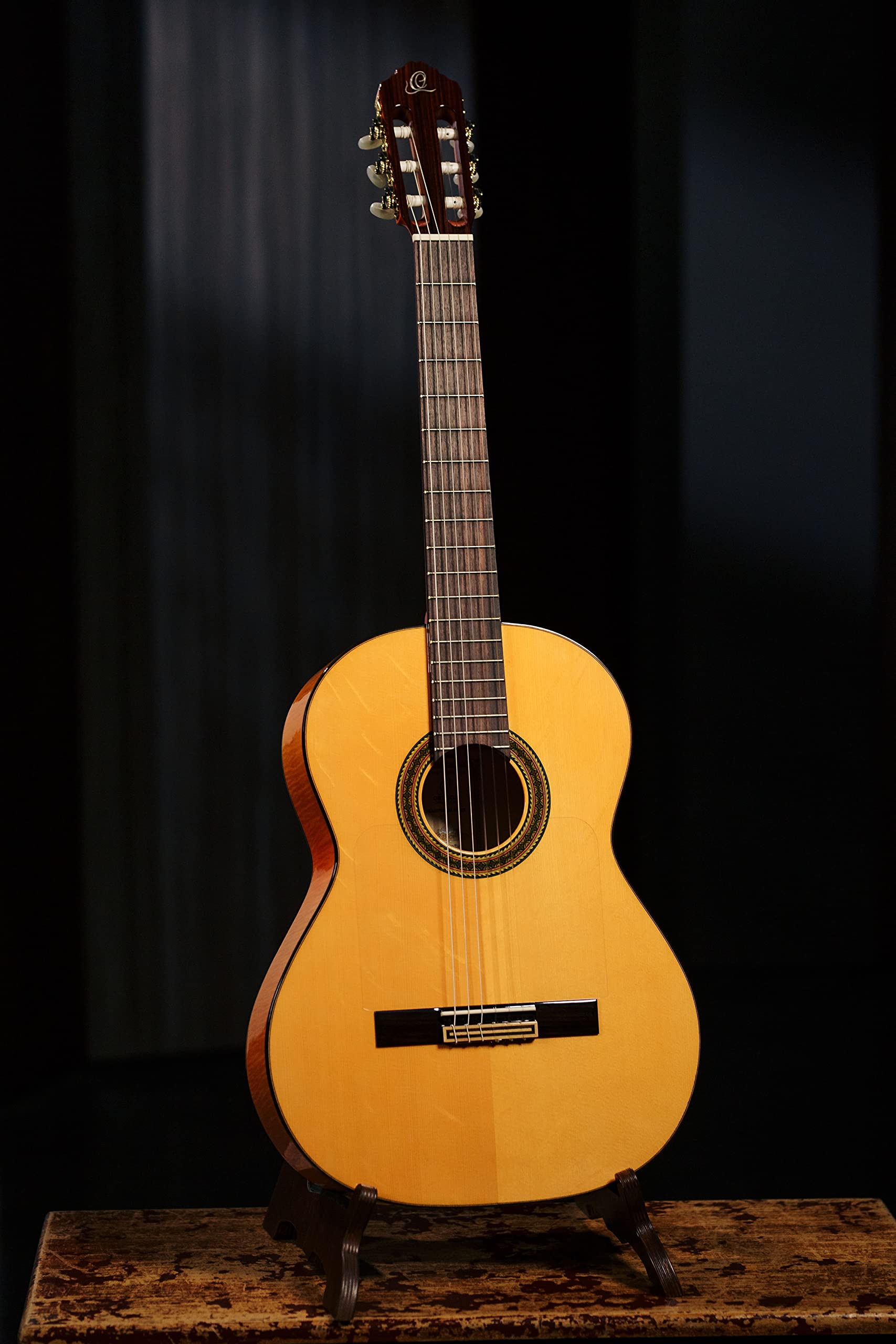 Ortega R270F - Chitarra 4/4 da flamenco, finiture lucide, custodia inclusa
