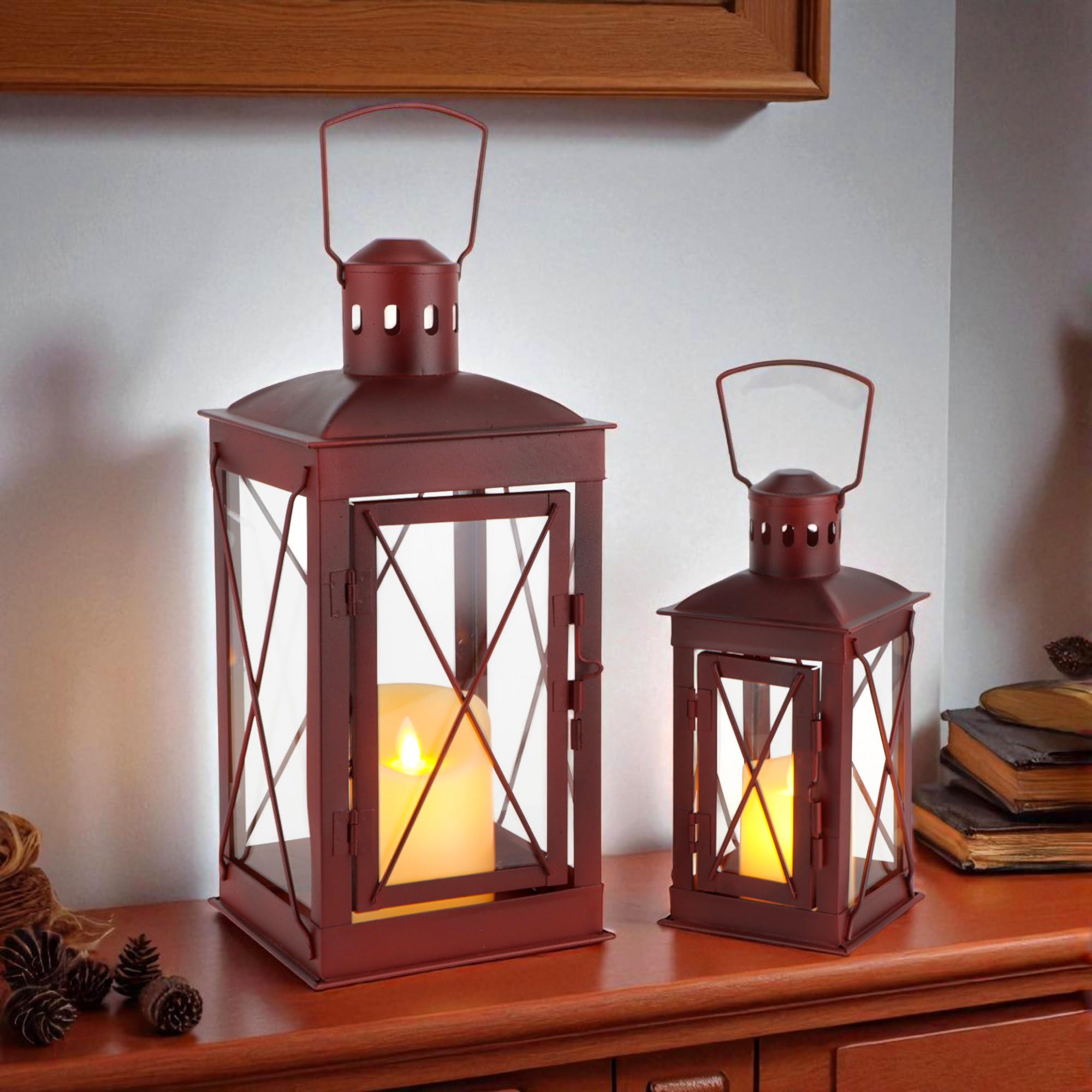 TRIROCKS Lot de 2 lanternes à bougie décoratives en métal de 35,6 cm de haut avec verre trempé, parfaites pour la décoration de la maison, patio, salon, fête, événements, table, mariage (rouge antique