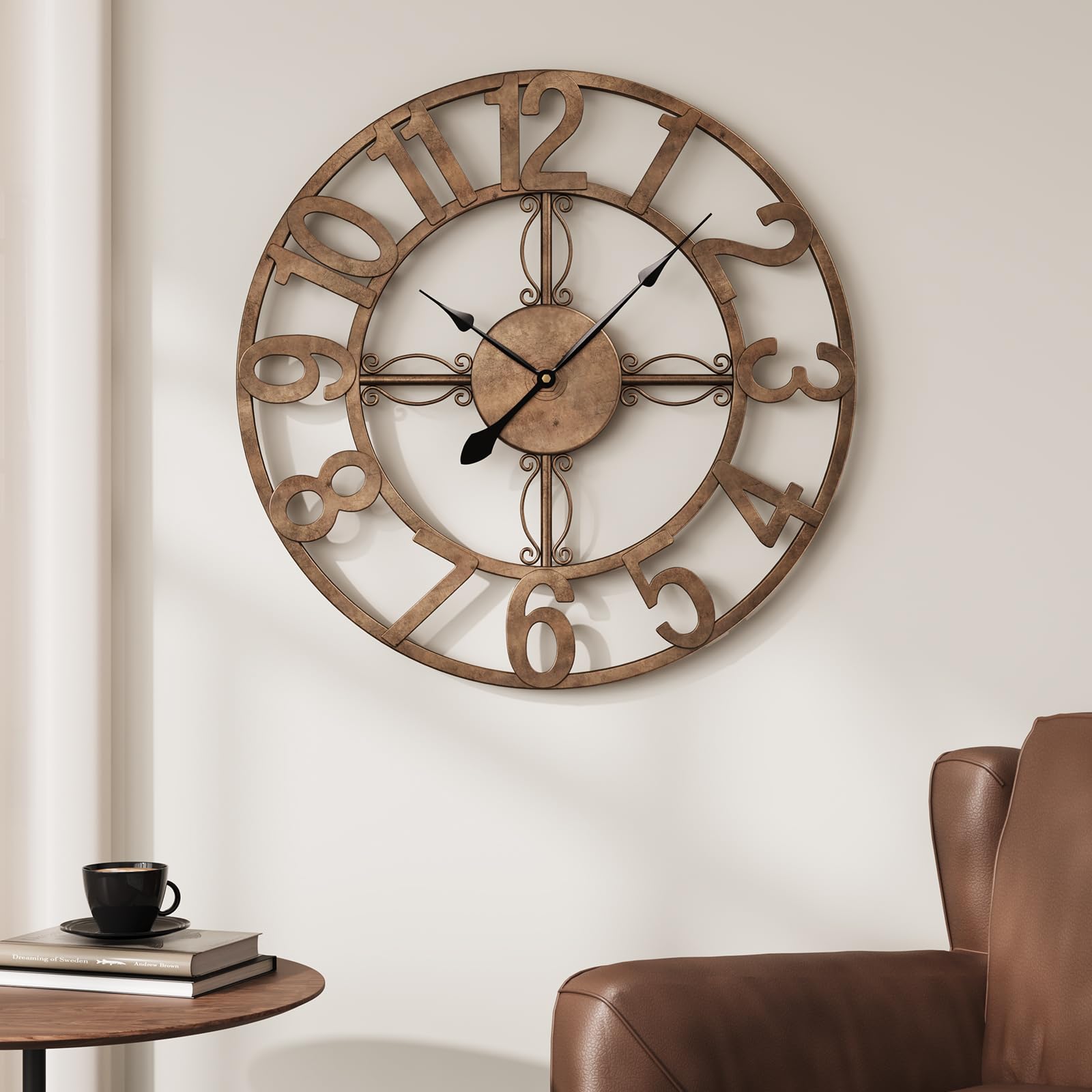 Horloge murale silencieuse en métal bronze pour un salon design sans tic-tac