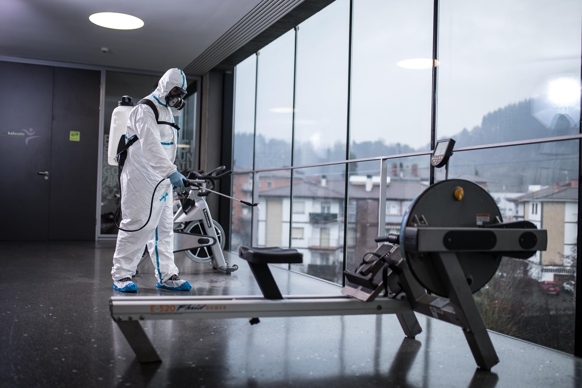ｉＫ Spruzzatore Elettrico Professionale IK e 15 BS - capacità 15L - Zaino con Batteria 18V - Copertura Assoluta - Ideale per disinfestazione, Pulizia e disinfezione - Prodotto in Europa