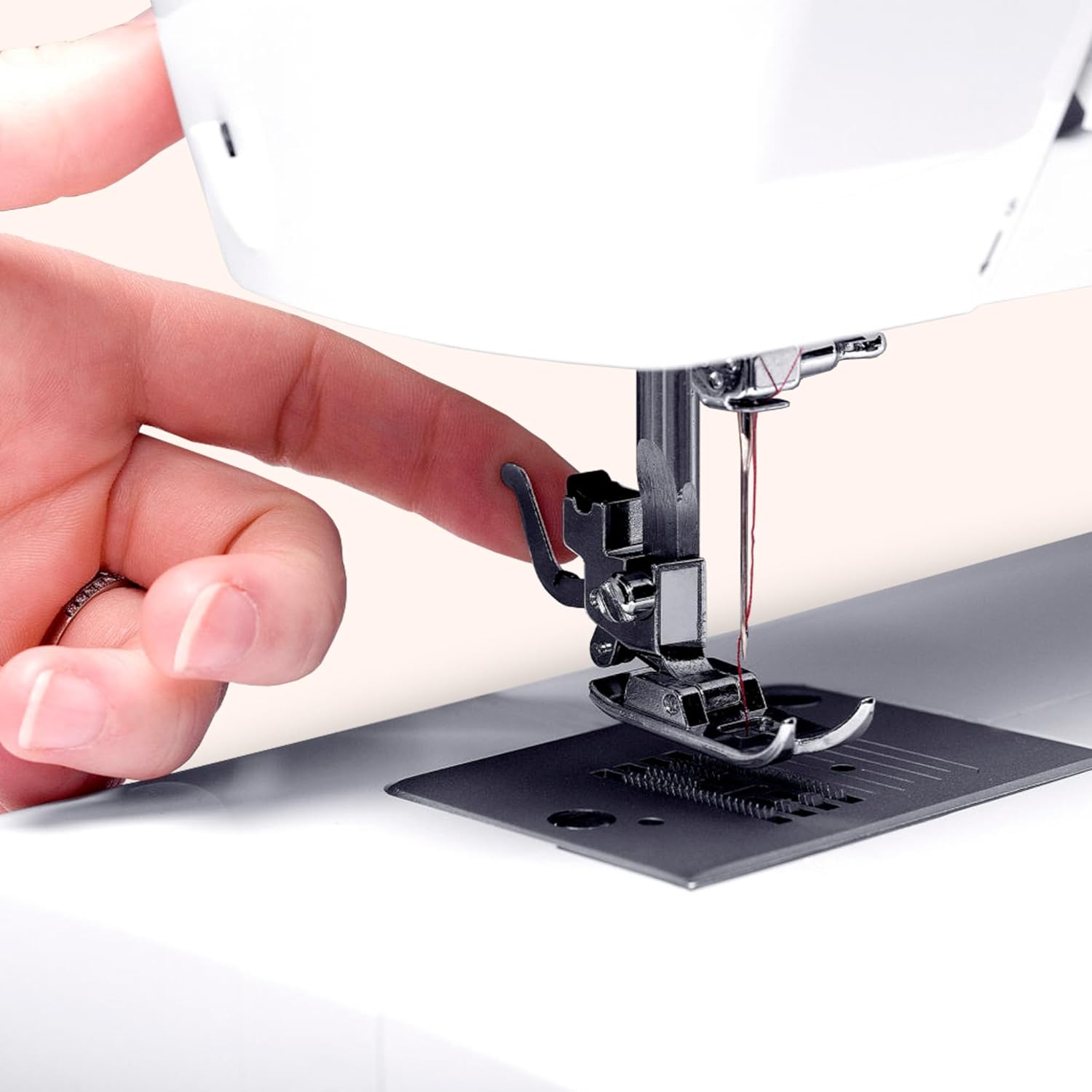 Buttonhole presser foot