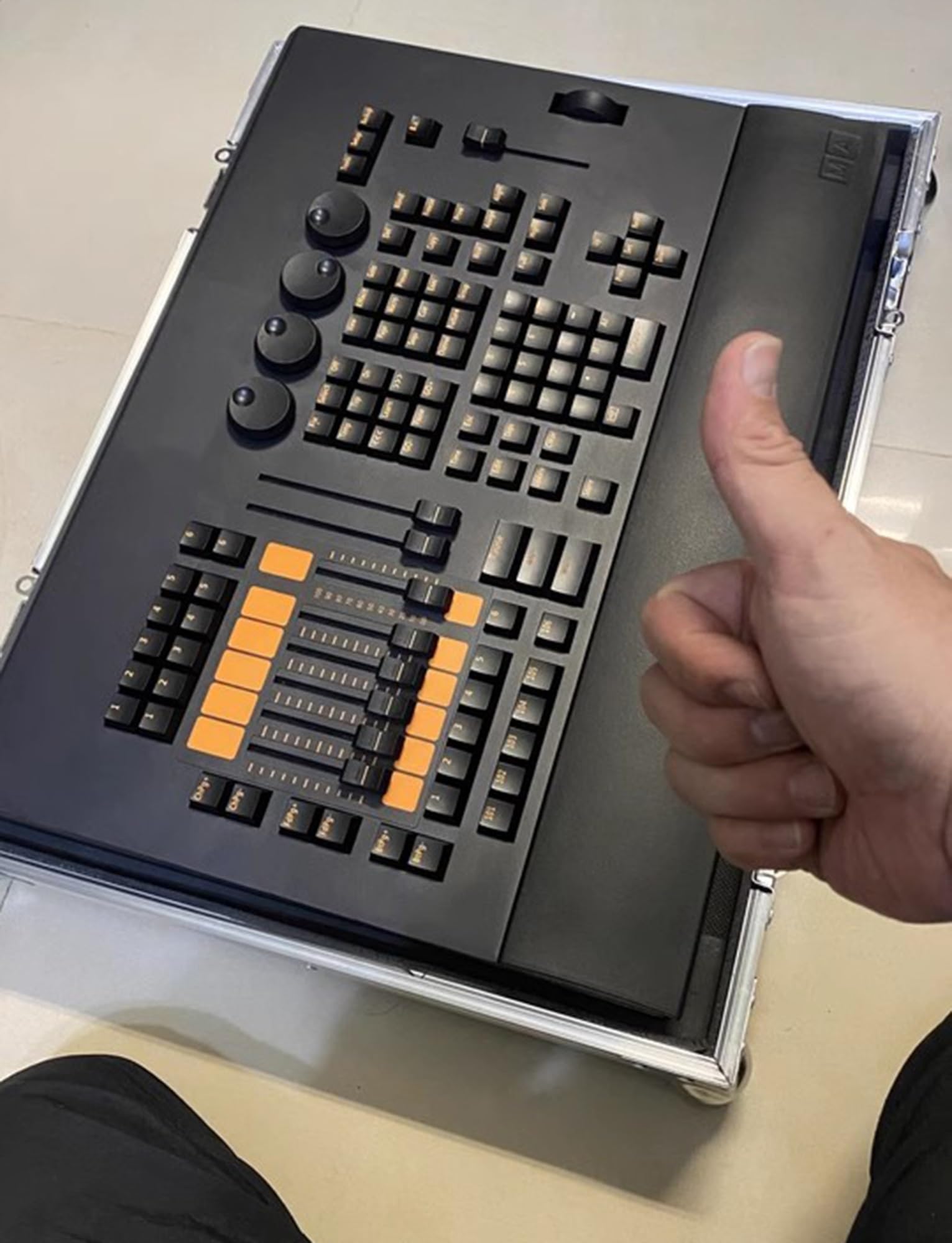 DMX512 Controller für Bühnenbeleuchtung, Live-Show-Bearbeitungskonsole, unterstützt Barlichter und Lichteffekte, ideal für DJs und Event-Produktionen