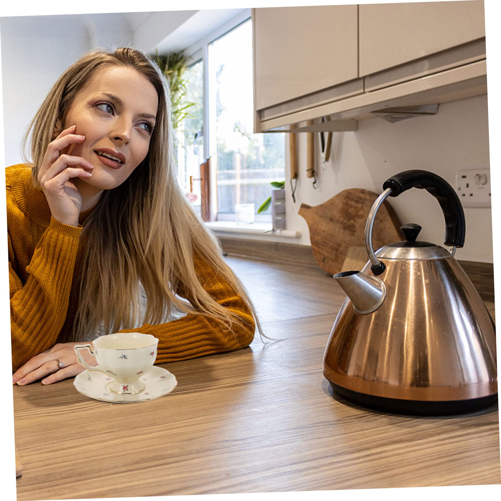 VICASKY Keramik Kaffeebecher Satz im Europäischen Stil mit Untertassen Retro Design aus Keramik für Kaffee und Milch Zuhause oder Büro Zufällige Farbe