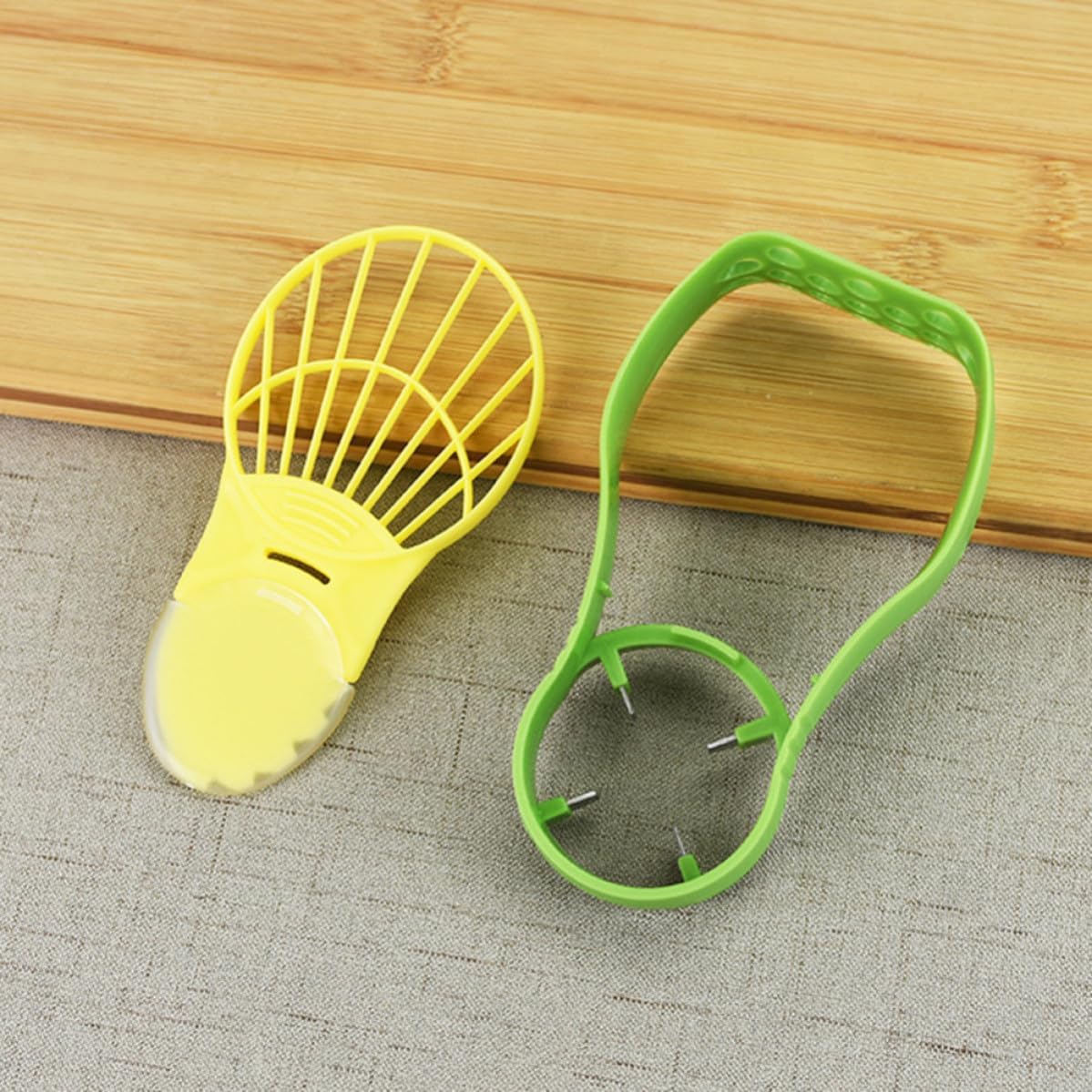 VALICLUD 3-in-1 Avocado Tool Set with Ergonomic Avocado Slicer, Corer, and Pp Storage Container, Easy to Clean Kitchen Gadget for Home Use Random Color