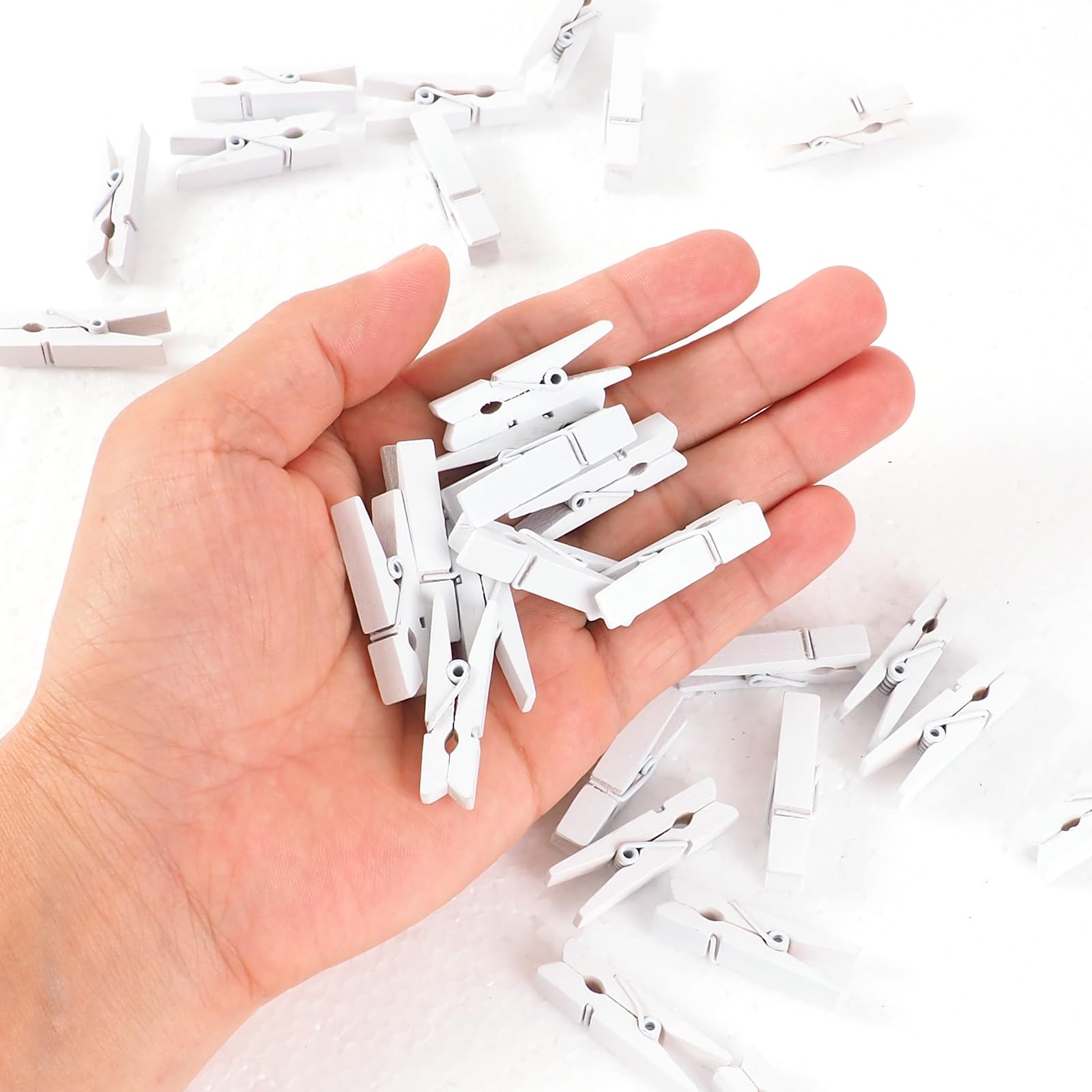 Hengxinc Lot De 168 Mini Pince à Linge Bois Blanc 25MM Mini Pince à Linge Mariage Petite Epingle En Bois Pour Photo Avec 10M Corde De Jute Pour Polaroid Photo Avec