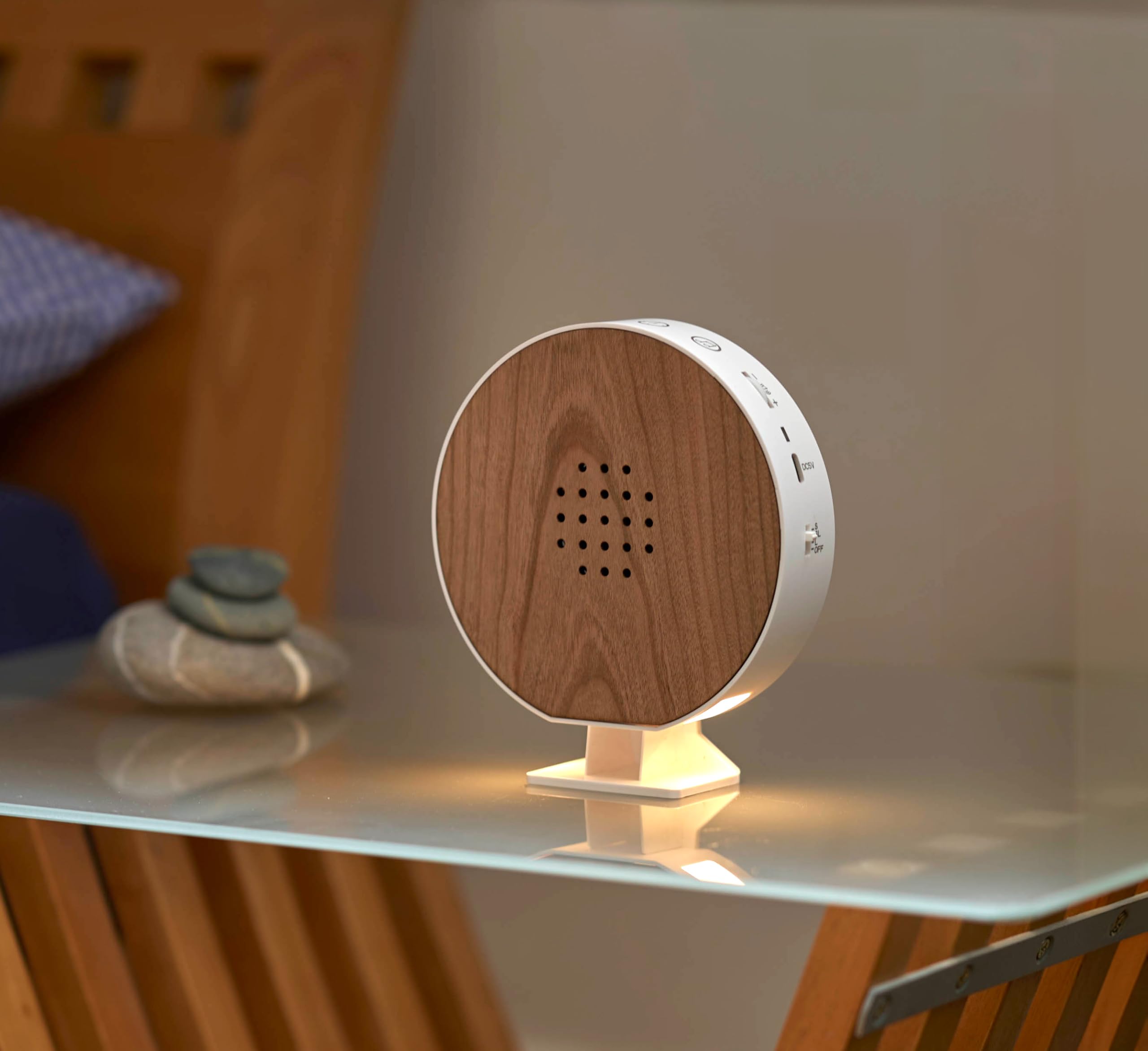 Northpoint Cinguettio per uccelli, in vero legno, invisibile, con sensore di movimento HF, luce ricaricabile, con supporto da parete, rotondo in legno di ciliegio