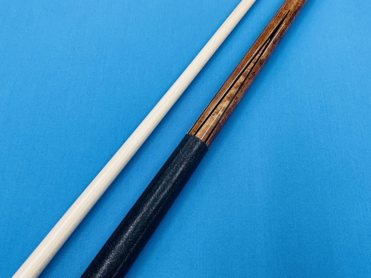 McDermott cue G 239 with G core Shaft 13 mm. * Adjustable Weight.