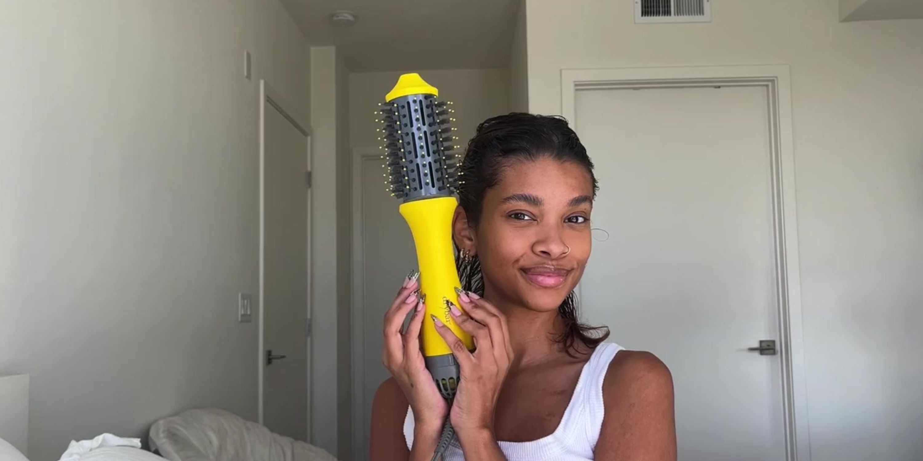 Amazon.com: Drybar The Double Shot Oval Blow-Dryer Brush  display picture 1