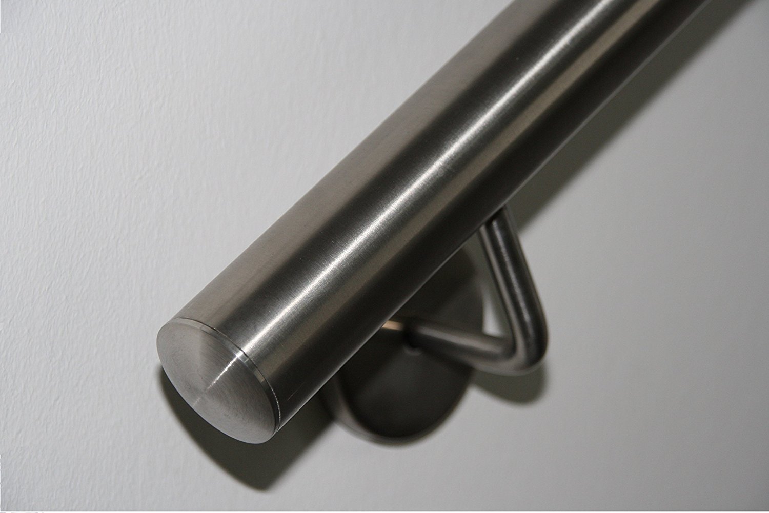 Edelstahl Handlauf V2A 42,4mm 240K geschliffen Wandhandlauf mit leicht gewölbter Endkappe - UNGETEILT - 2000 mm