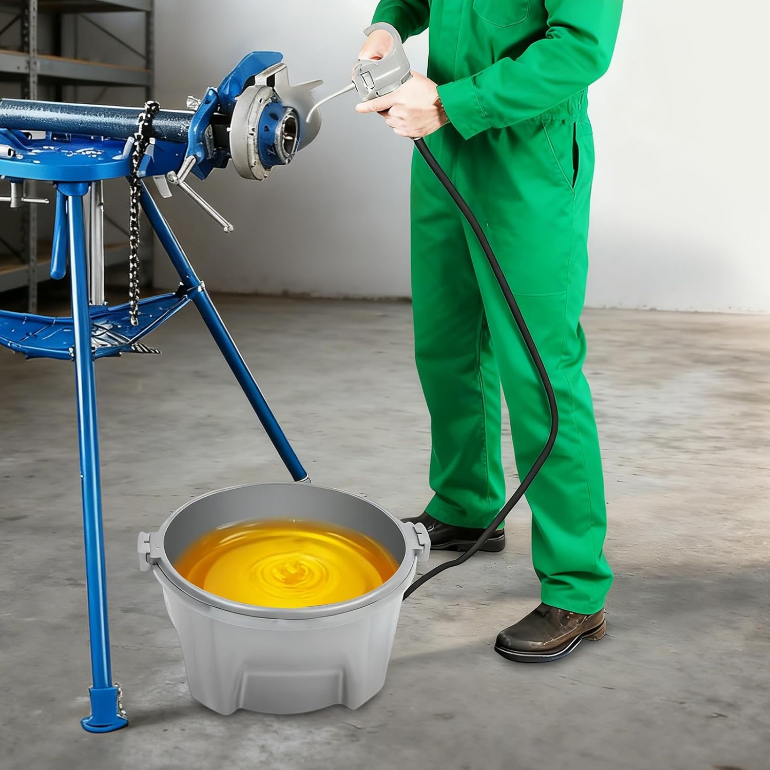 Threading Machine Oiler,Portable Handheld Oiler Bucket,1gal Lubricant Bucket with Oil Gun, Leak Proof Design, Adjustable Oil Output, for Pipe Threader 300 535 700, Portable 7.34 Lbs