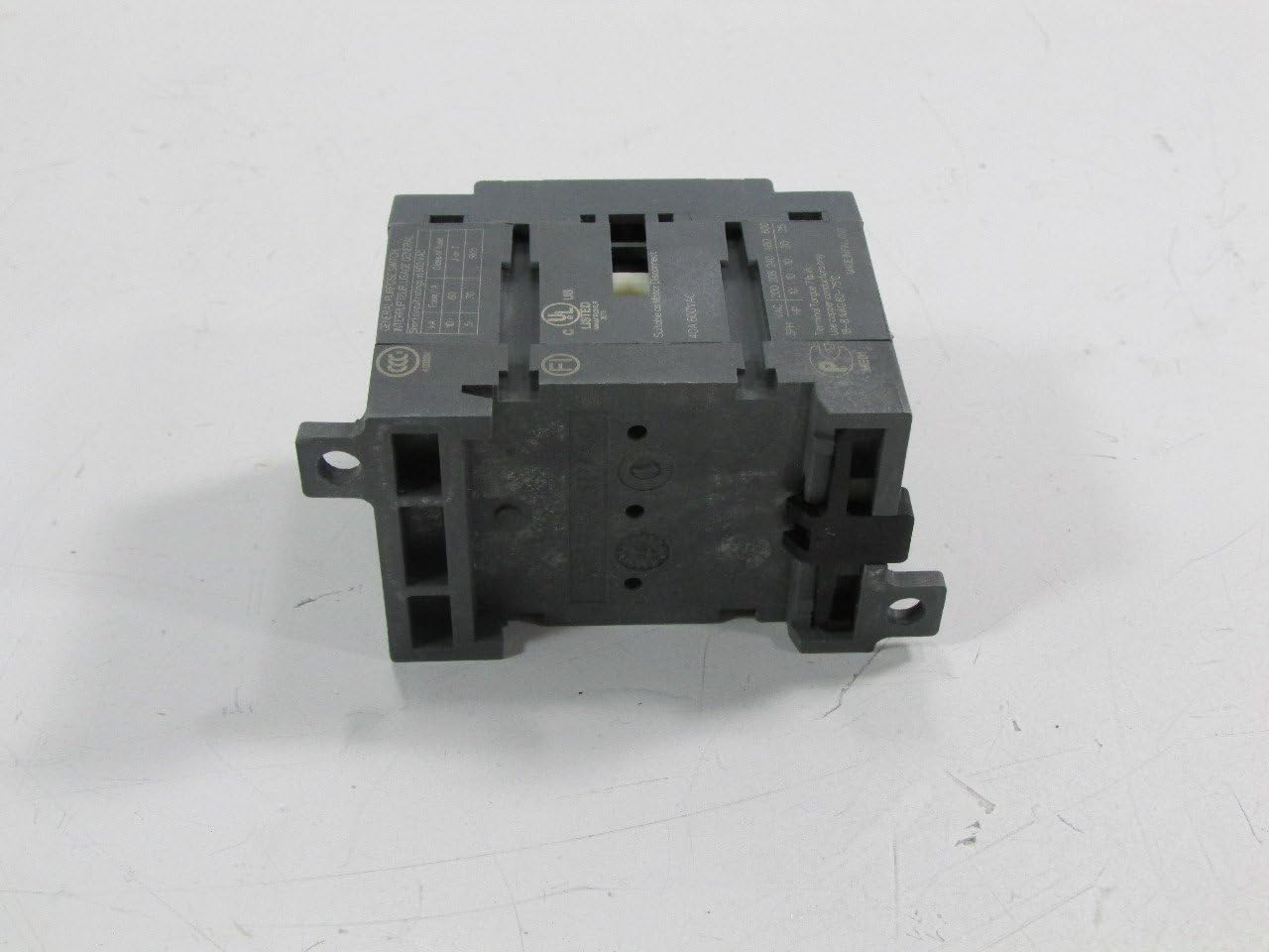 താഴെ view of ABB OT40F3 Disconnector Switch