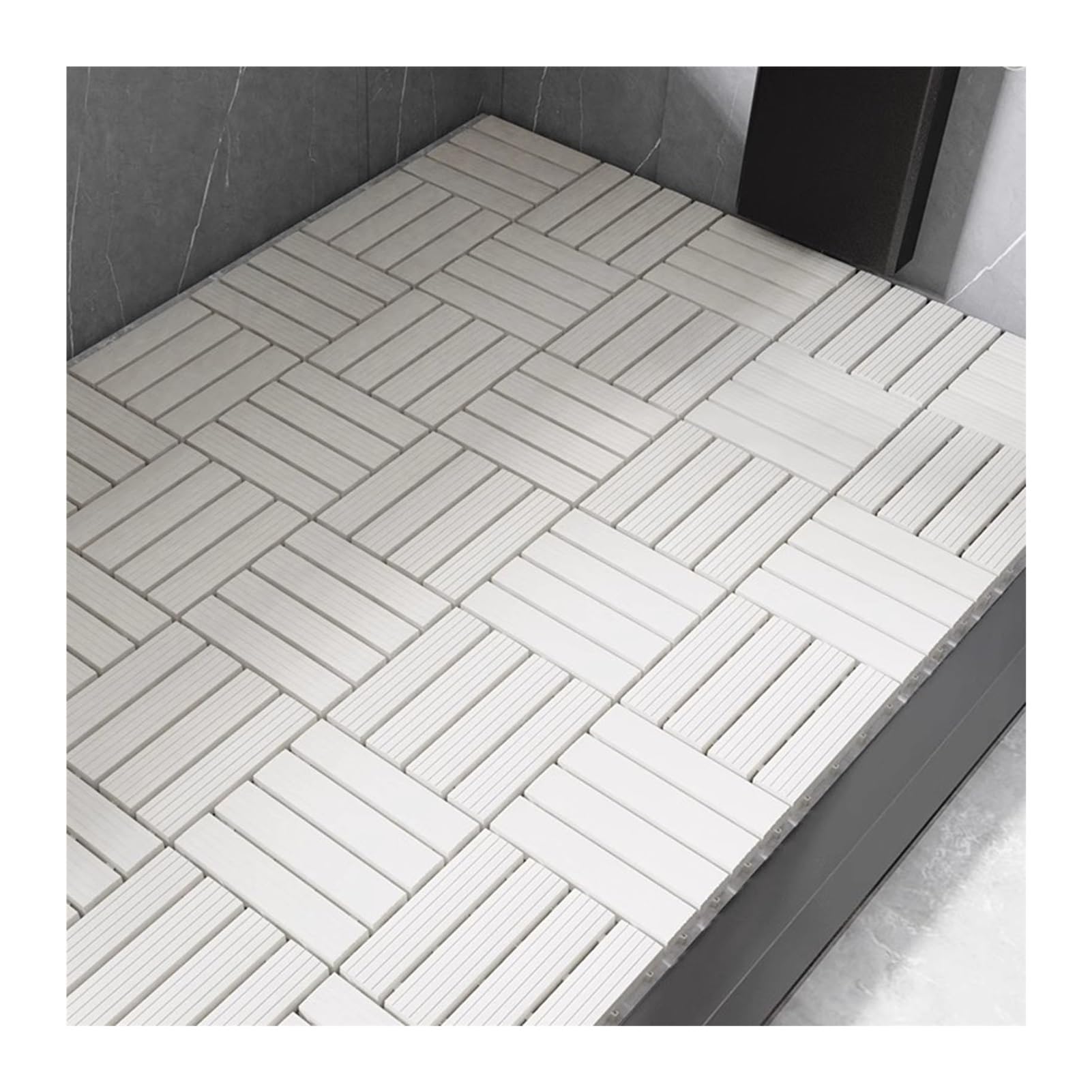 Dalles de terrasse emboîtables pour rénover facilement un sol de balcon usé