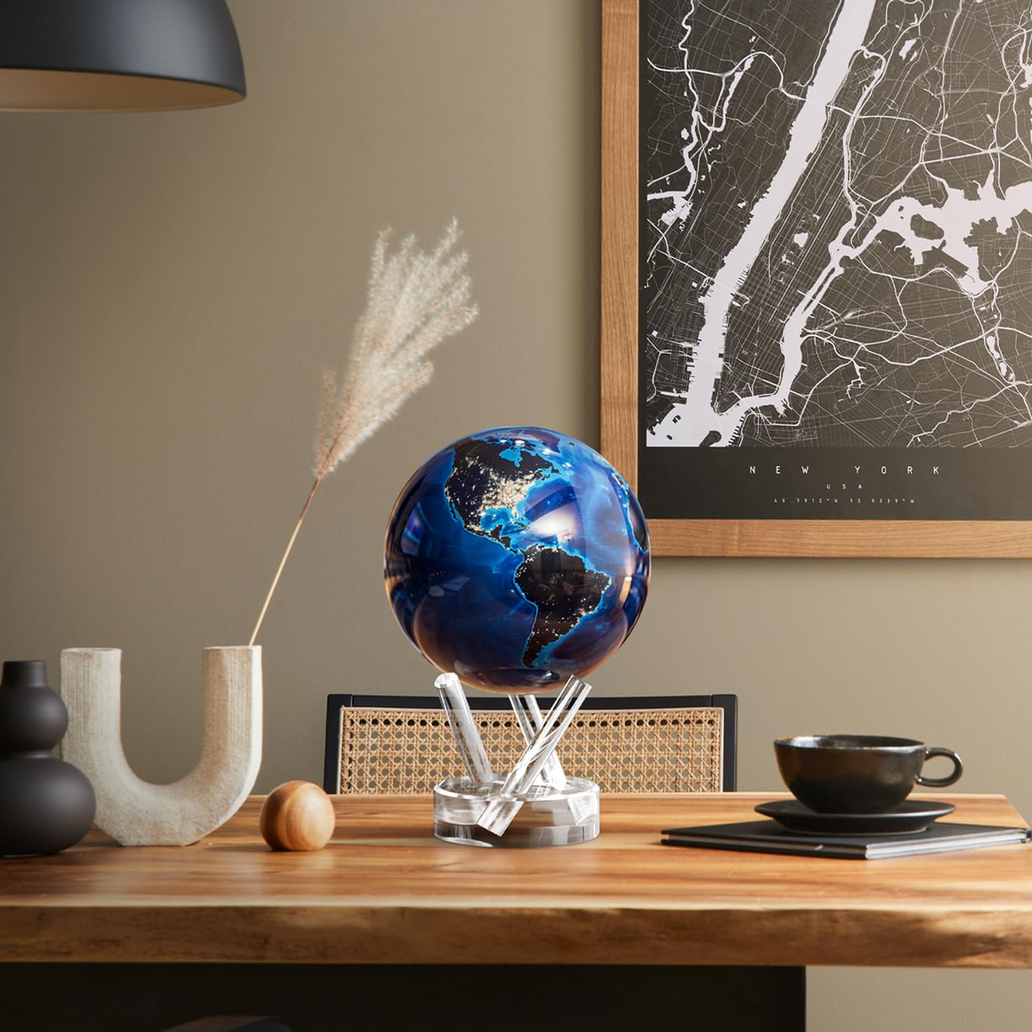 MOVA Globus Earth at Night Signatur (6") – Edler Rotierender Design-Globus mit NASA Nachtansicht der Erde | Solarbetrieben, ohne Batterien | Premium Deko für Büro & Zuhause | 15 CM
