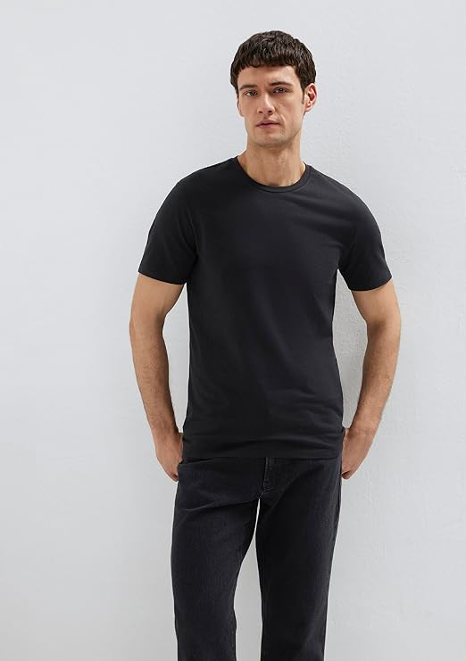 Black Basic T-Shirt Fitted/Body Seated Cut 061747-900
