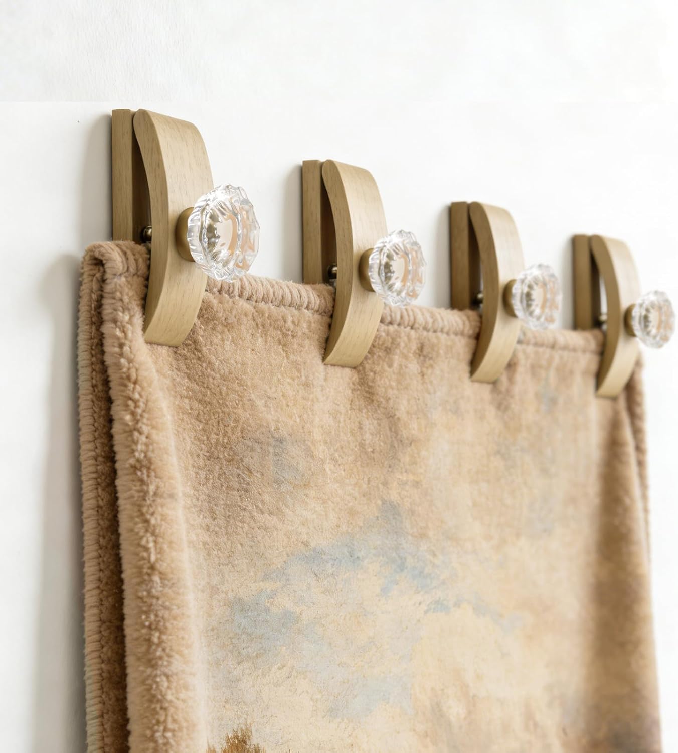 Quilt Hanger for Wall for Display Wooden Clips with Clear Crystal Knob Accents, Large Quilt Tapestry Hanging Clamp Kit for Art, Rugs, Blankets, and Fabric Wall Decor (4 Pack) WT-4