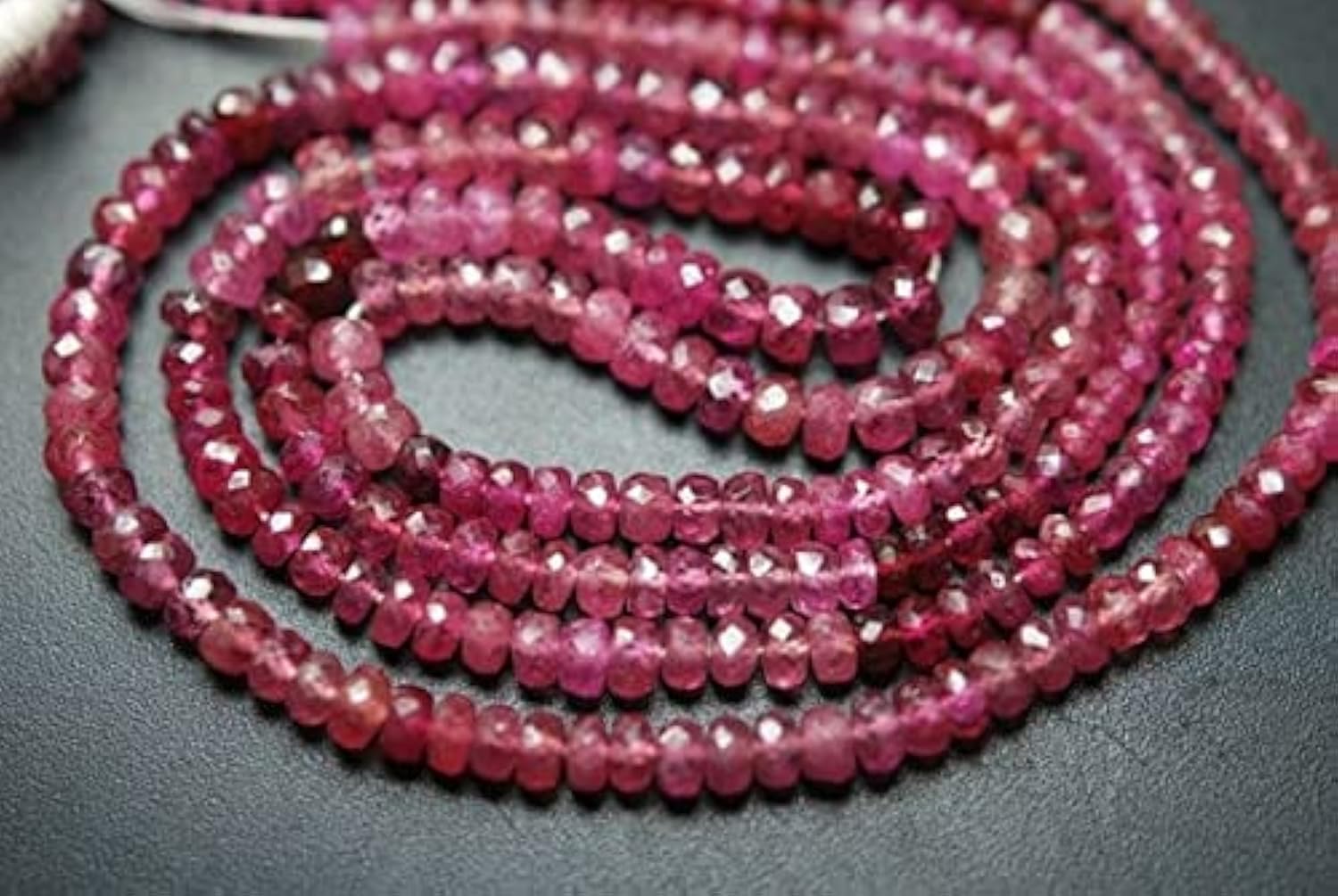 Saphir rose perles rondelles de 4mm pour concevoir un cadeau d'anniversaire unique