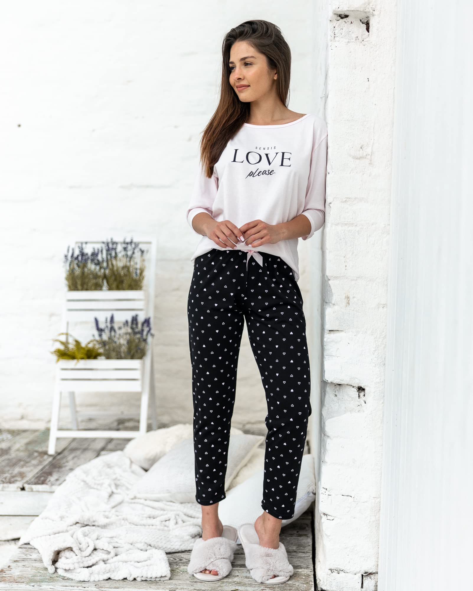 S& SENSIS edles Nachtwäsche-Set (Made in EU) aus trendigem Baumwoll-Shirt und koketten Shorts oder Langer Hose in angesagtem Design
