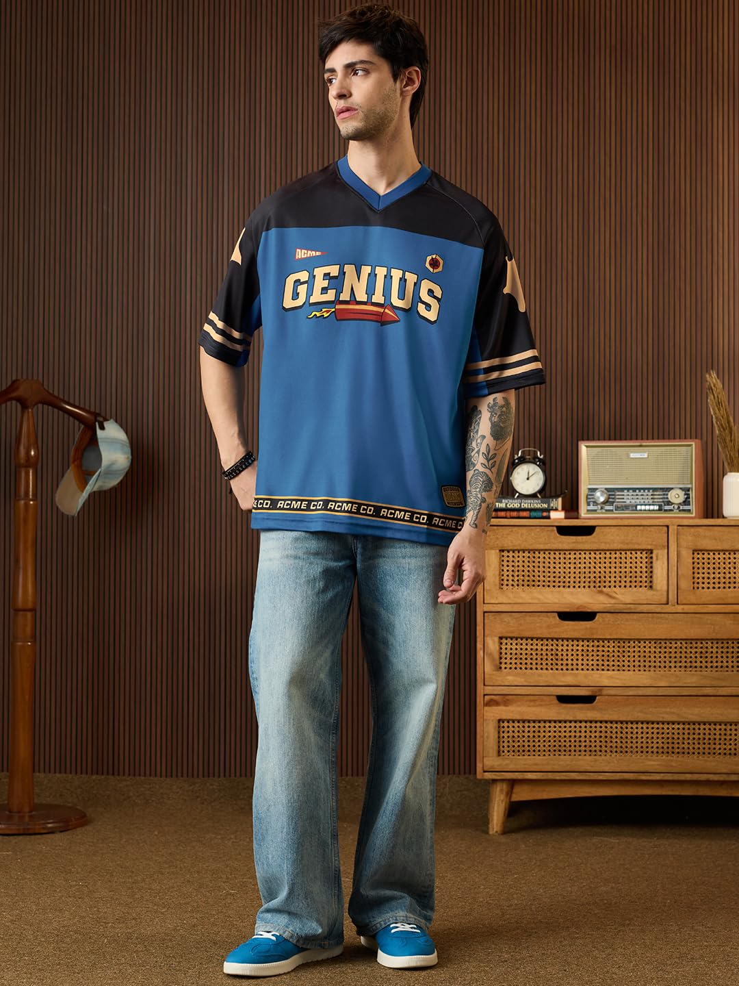 The Souled Store Looney Tunes: Genius Herren und Jungen, kurzärmelig, V-Ausschnitt, blau, Grafikdruck, sportlich, lässig, leicht, fallende Schulter, schnell trocknend, Streetwear, trendige, übergroße