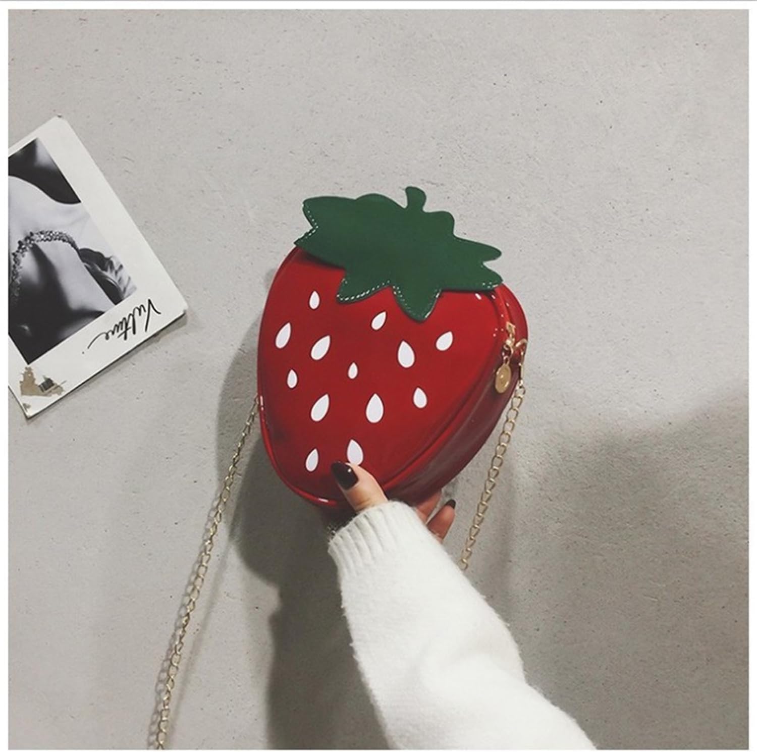 YYaaloa Strawberry Shape Purse PU Leather Metal Chain HandBags Messenger Bag Kawaii Purse Wallet for Birthday Gift