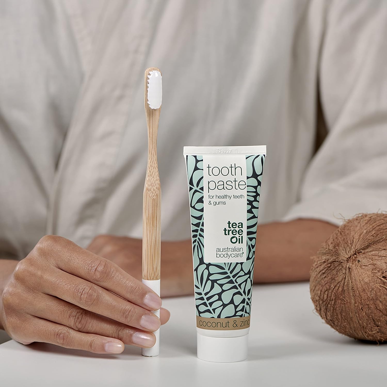 Toothpaste with Tea Tree Oil, Coconut & Zinc - 75ml, 75 ml (Pack of 1) - Image 4