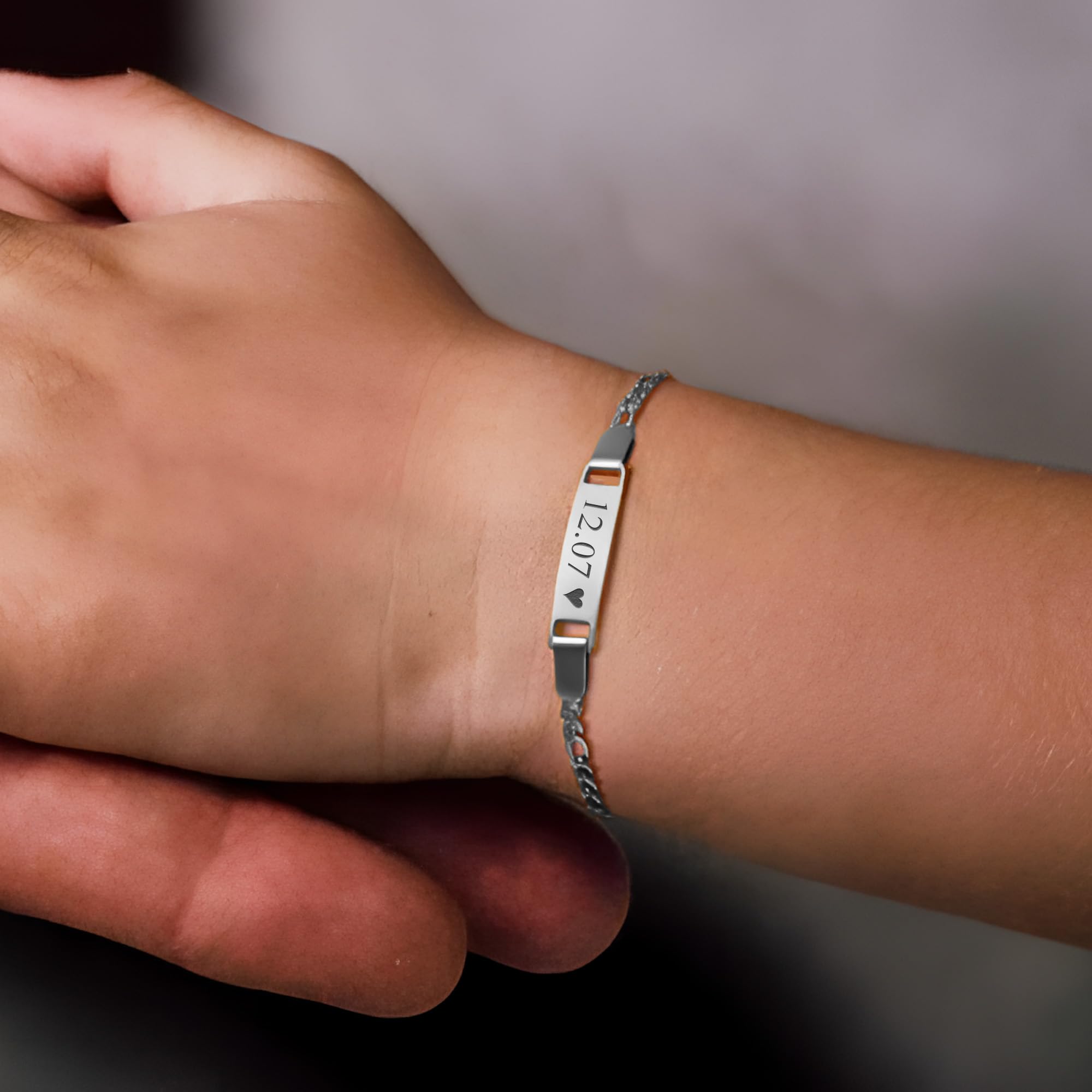 KDO MAGIC – Gourmette enfant personnalisable – Bracelet bébé avec gravure – Gourmette doré ou argent personnalisée - Prénom gravé – Idée cadeau bébé, enfant, cadeau de baptême, naissance