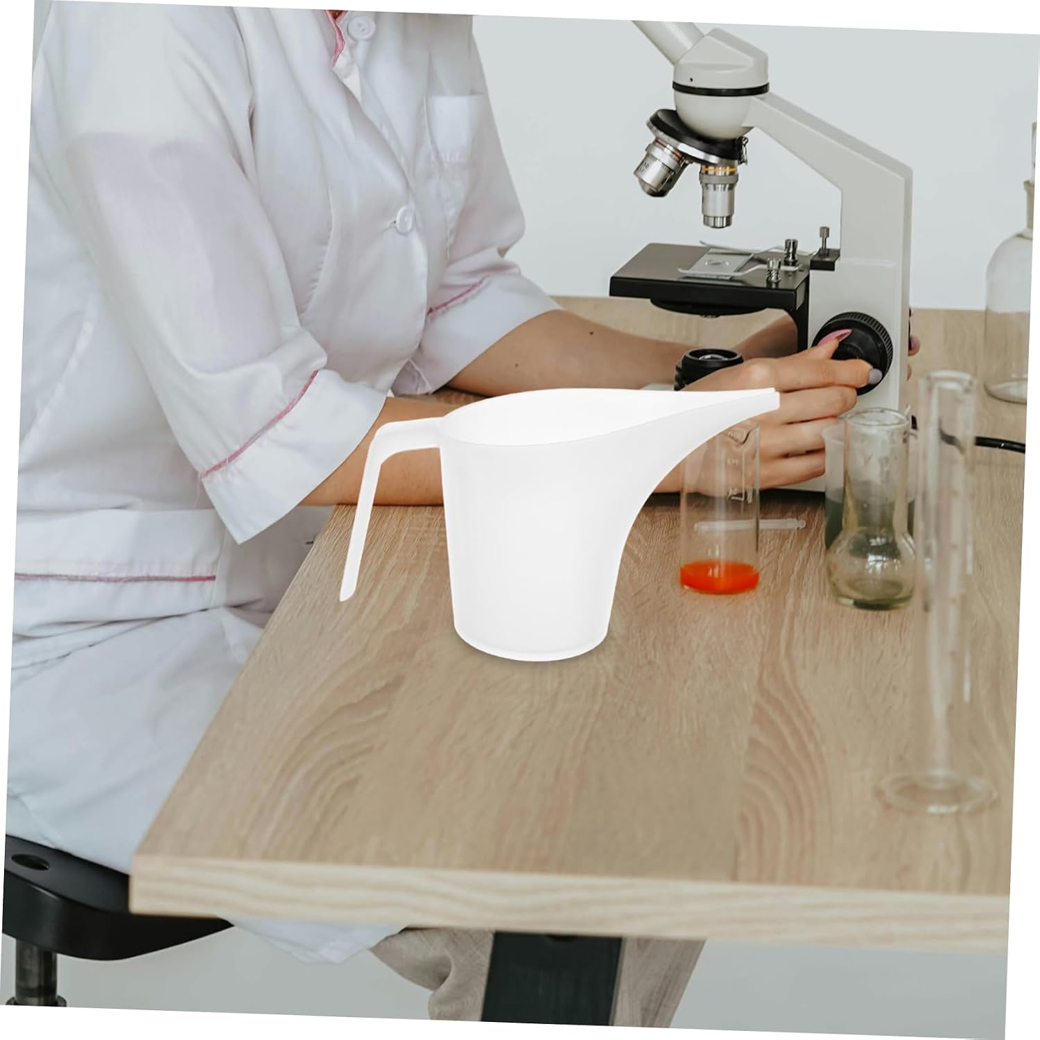 Alipis 4pcs Long Spout Measuring Cup Pitcher Plastic Funnel for Baking Soap Making Lab Watering Easy-read Graduations