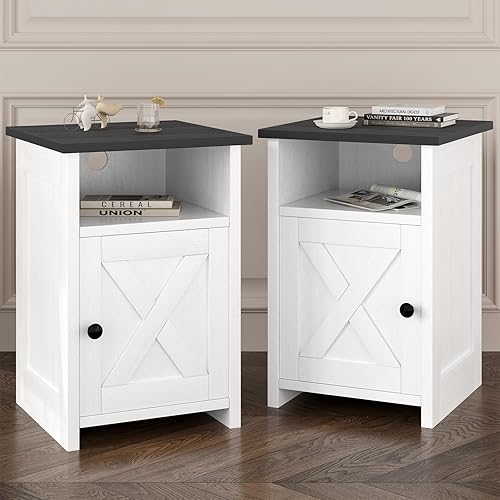 Juego de 2 mesas auxiliares de granja, mesitas de noche con puerta de granero y estante de almacenamiento, mesa auxiliar de cama blanca rústica para