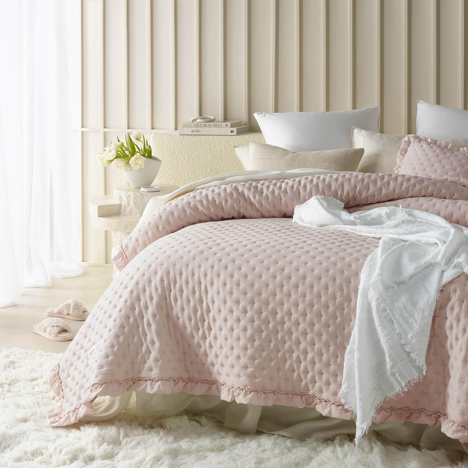 ROOM99 Molly Elegante copriletto rosa cipria 240 x 260 cm, versatile come copriletto o copridivano, coperta per letto e divano, trapunta stile ideale come bedspread