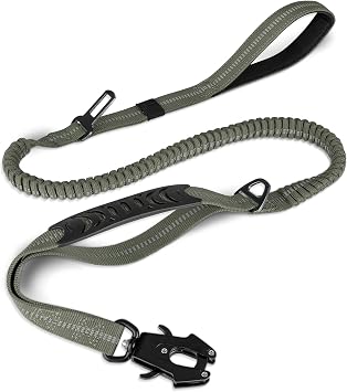 Joytale التكتيكية الكلب المقود الثقيلة، 4-6 FT امتصاص الصدمات بنجي الرصاص مع 2 مقبض مبطن، المعادن Carabiner كليب، حزام الأمان سيارة، قوي لا سحب المقود للكلاب المتوسطة الكبيرة X-الكبيرة، الجيش الأخضر