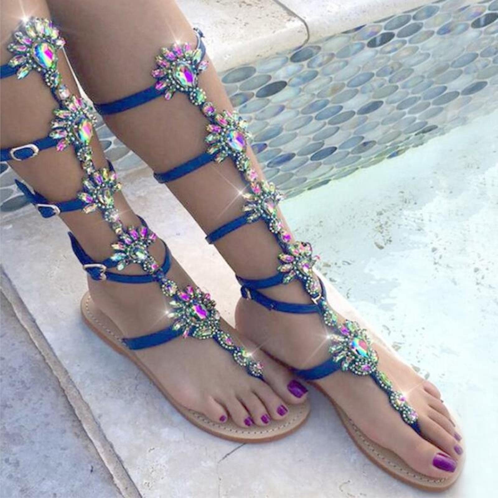 Rhinestone Romano Nuevas Mujeres Verano Nuevas Sandalias Jalizadoras Bling Rodilla High Sandalias Damas Sandalias Playa Al Aire Libre Zapatos Planos