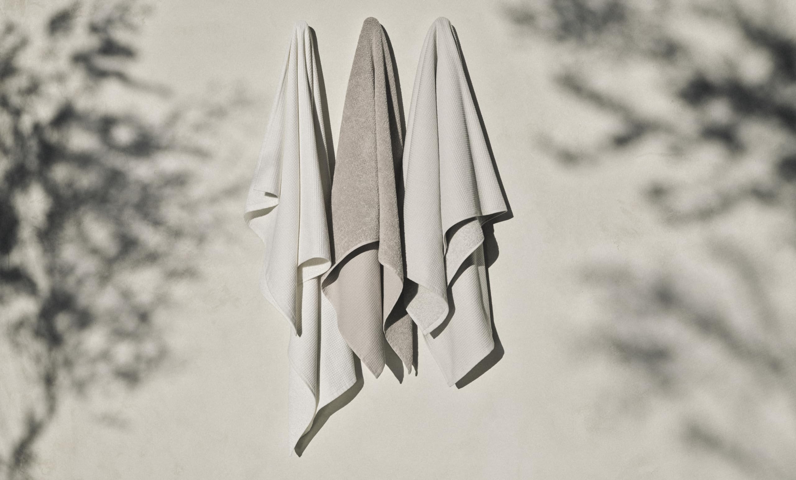 Calvin Klein - Juego de Toallas, Toallas de algodón Suaves y absorbentes, decoración Moderna de baño (Eternity Solid Black, 3 Piezas)