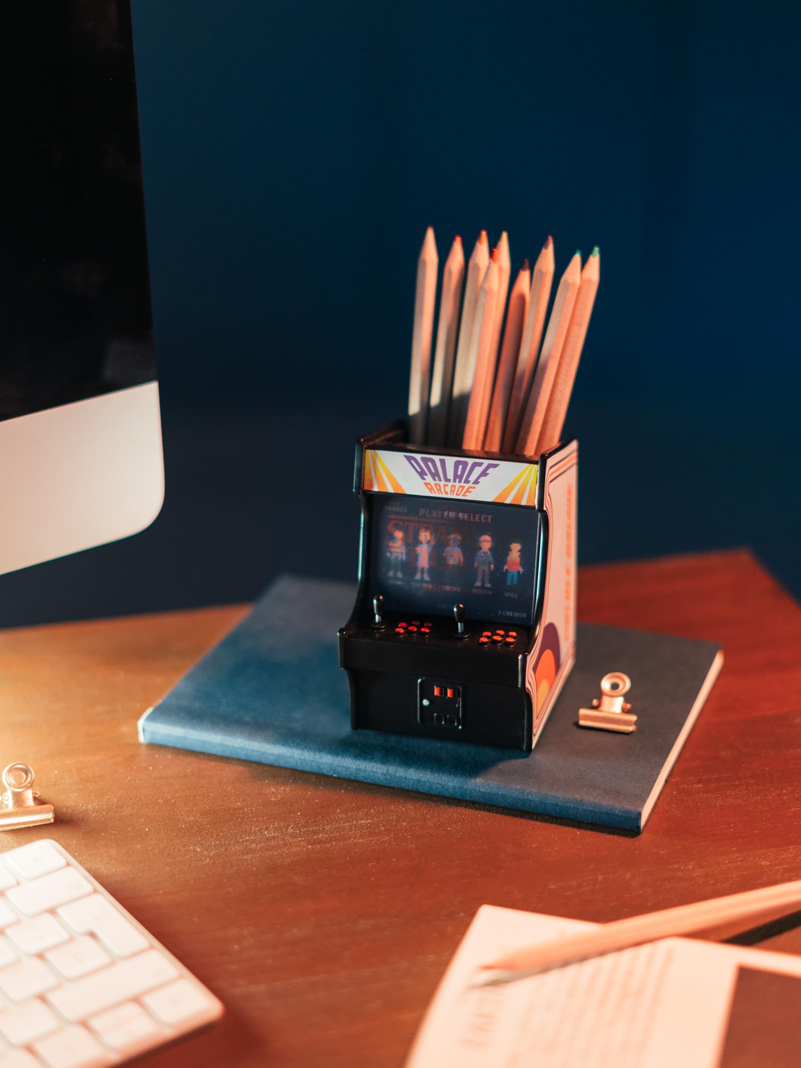 Grupo Erik Stranger Things Pen Holder | Pen Holder For Desk, Pen Pot, Pencil Pot, Pencil Holder | Desk Organiser, Desk Accessories | Gamer Gifts, Gaming Desk Accessories