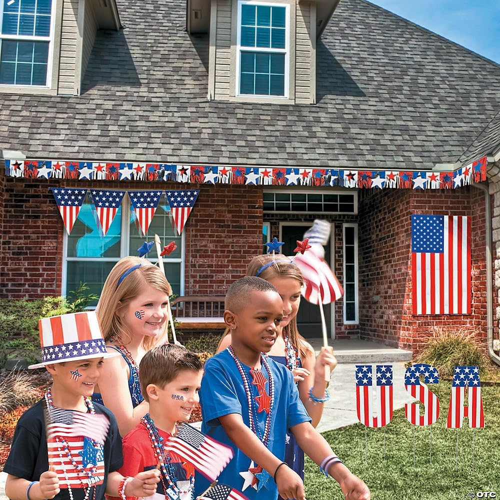 Fun Express - Patriotic Outdoor Decorating Kit (3pc) for Fourth of July - Party Decor - General Decor - Decorating Kits - Fourth of July - 3 Pieces