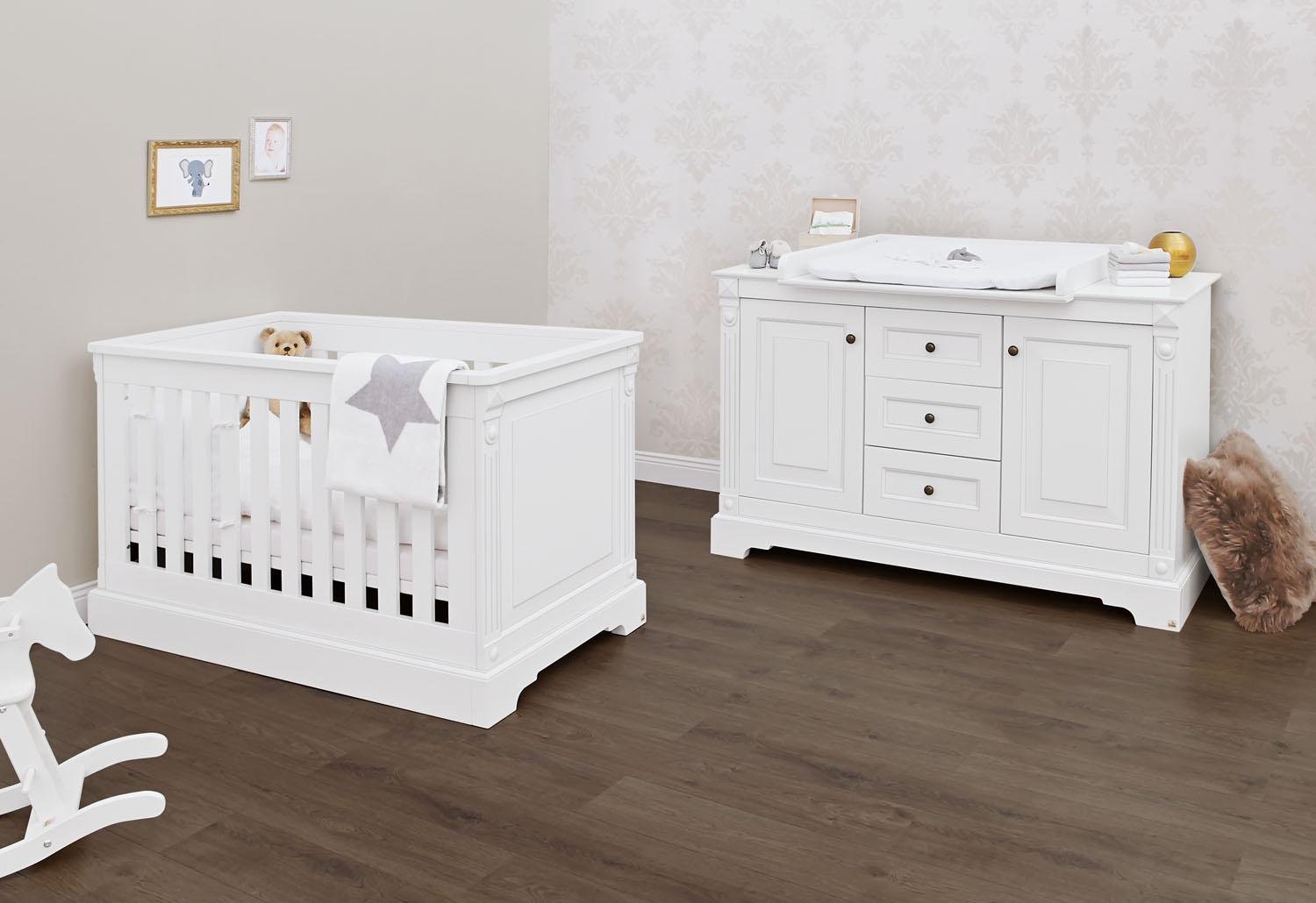 Pinolino Emilia Ensemble 2 pièces pour chambre d'enfant avec lit d'enfant et commode à langer extra-large en MDF Blanc mat