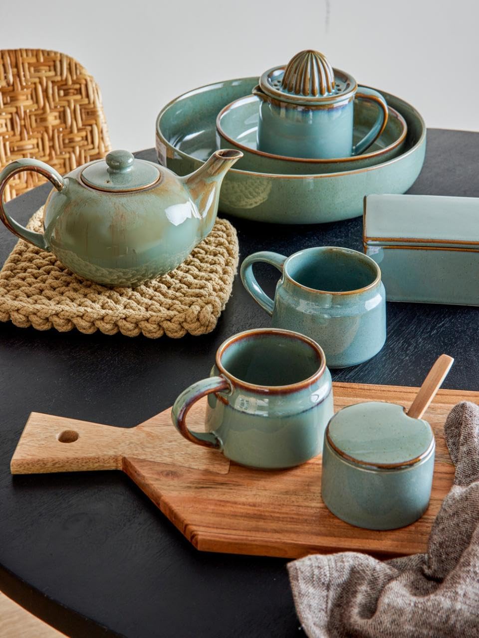 Bloomingville Pixie Serving Bowl Diameter 20 cm - Handmade Stoneware Bowl in Green, 0.95 L Capacity, Scandinavian Design, Dishwasher Safe, Ideal for Hot & Cold Food