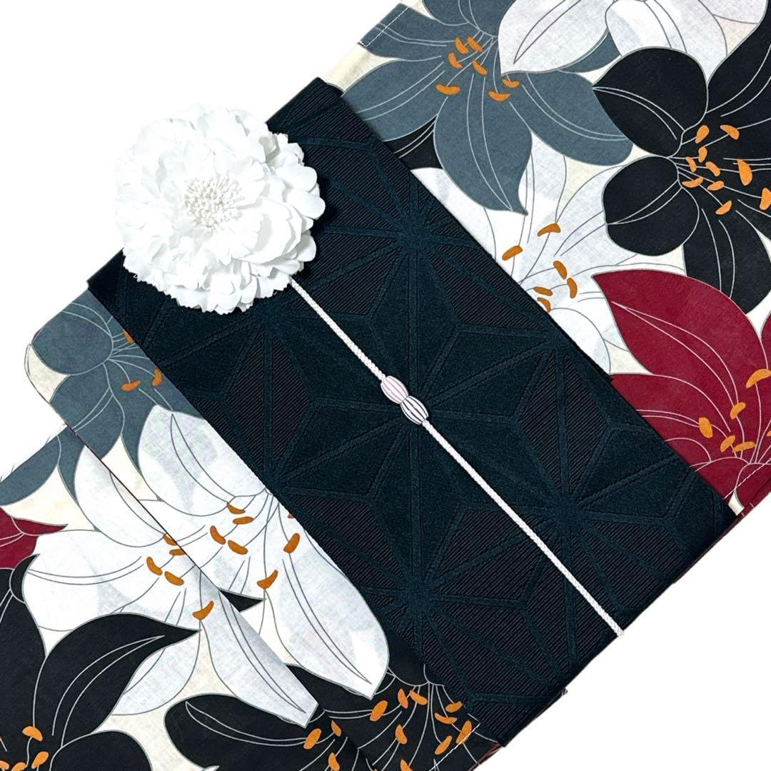 残り僅か 浴衣ジェンヌ 浴衣5点セット 赤 黒 白 グレー 百合 半幅帯 残り僅か 浴衣ジェンヌ 浴衣5点セット 赤 黒 白 グレー 百合 半幅帯