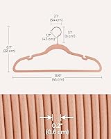 Vista 74 de SONGMICS UCRF029W05 - Paquete de 50 ganchos de terciopelo antideslizantes para trajes con muescas para el hombro, barra para pantalones, gancho