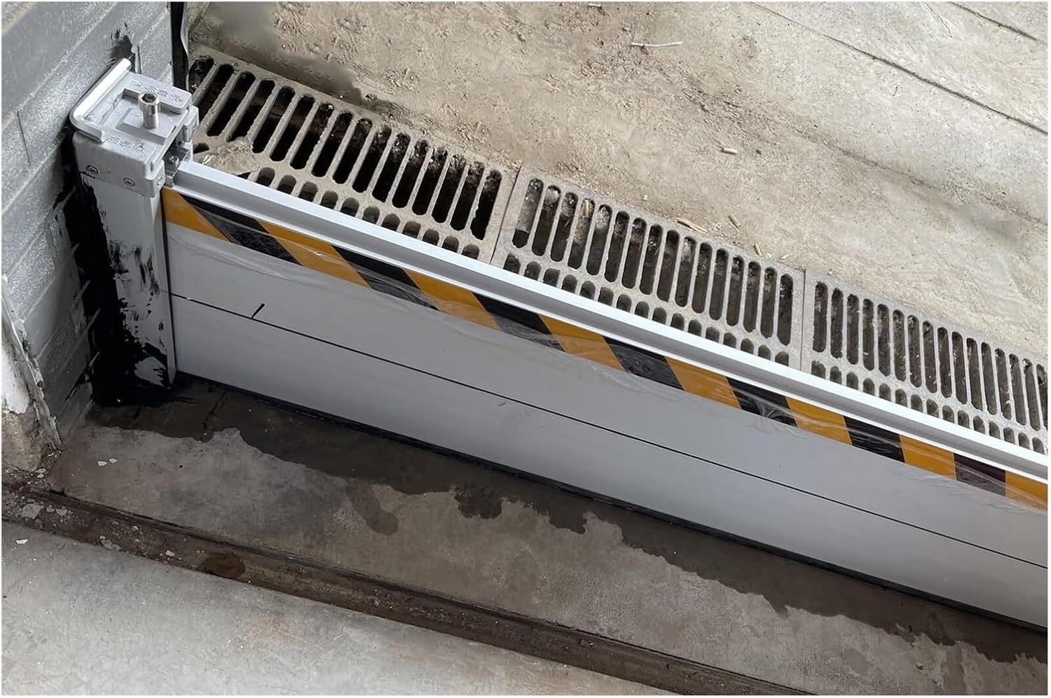 40cm/15.7" High Aluminium Alloy Garage Door Flood Barrier, Weatherstripping Flood Barrier, for Basements, Porches(260 * 40cm)