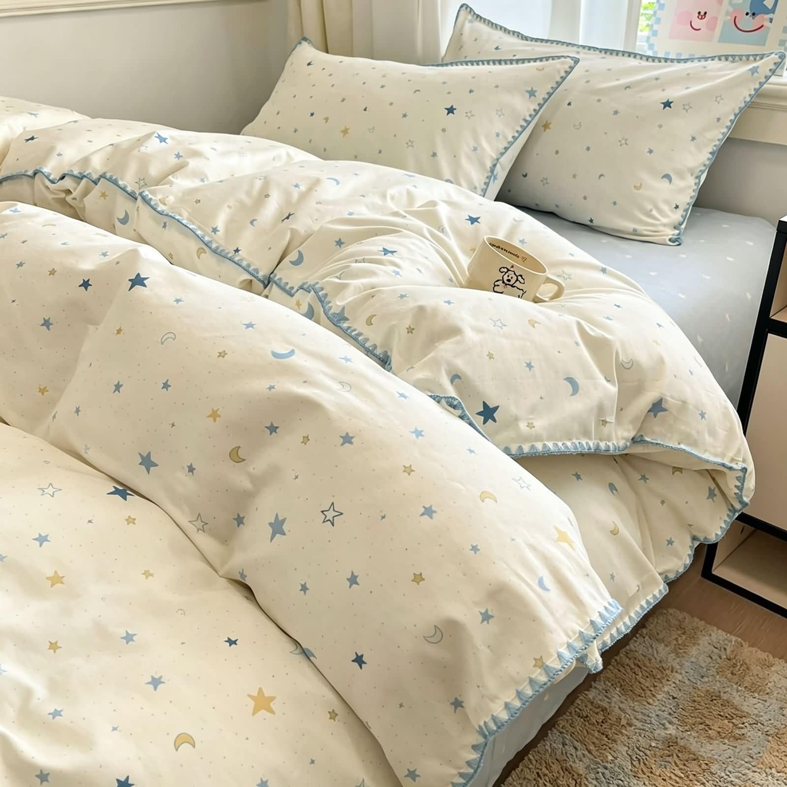 Zestaw pościeli 4 szt. na łóżko 180, poszwa na kołdrę 200x230cm, prześcieradło z gumką 180x200cm i 2 poszewki na poduszki, wzór gwiazdy i księżyca, miękka bawełna, niebieski beżowy