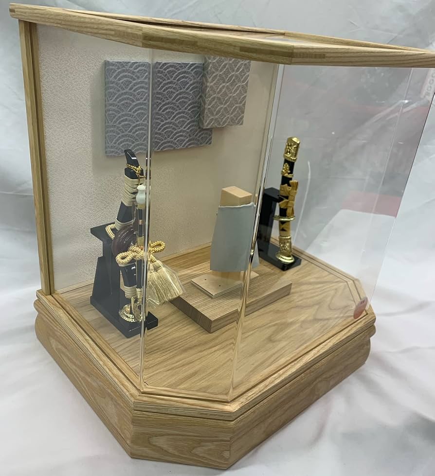 五月人形　龍頭付きシルバー兜飾り　六角アクリルケース入 選べる6種類】五月人形 おしゃれ ケース飾り 六角アクリル兜 間口39cm