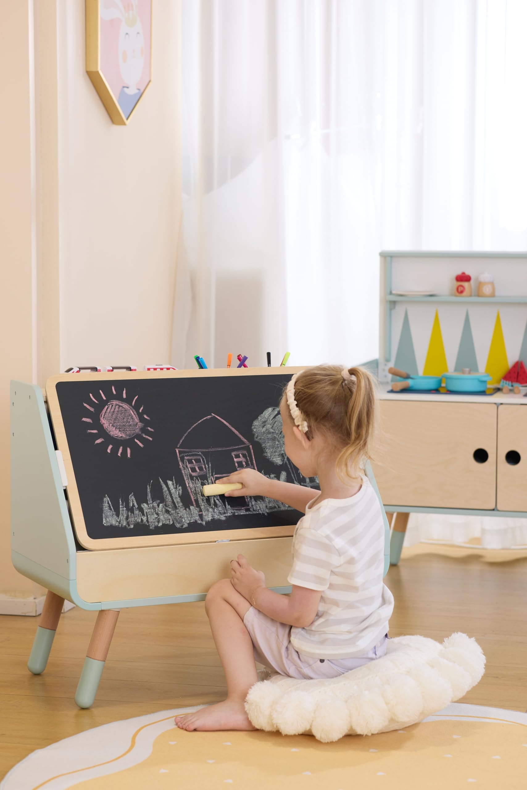 Hape Stół do czytania i rysowania – sztaluga i regał na książki w jednym, tablica suchościeralna 2 w 1, miejsce do przechowywania i akcesoria, ergonomiczny stół malarski, wykonany z drewna z funkcją