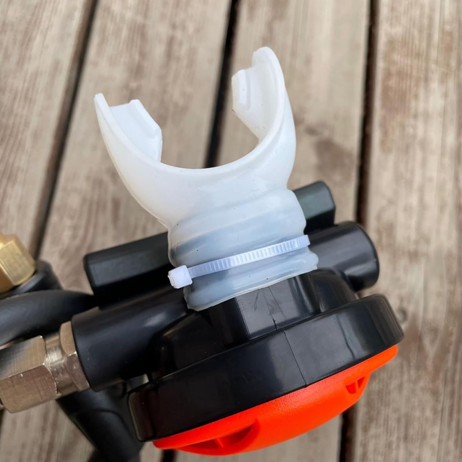 Diving Regulator Explorers Scubas Diving Regulator with Hose for Great Underwater and Comfortable Breathing Mouthpiece for Scubas Diving