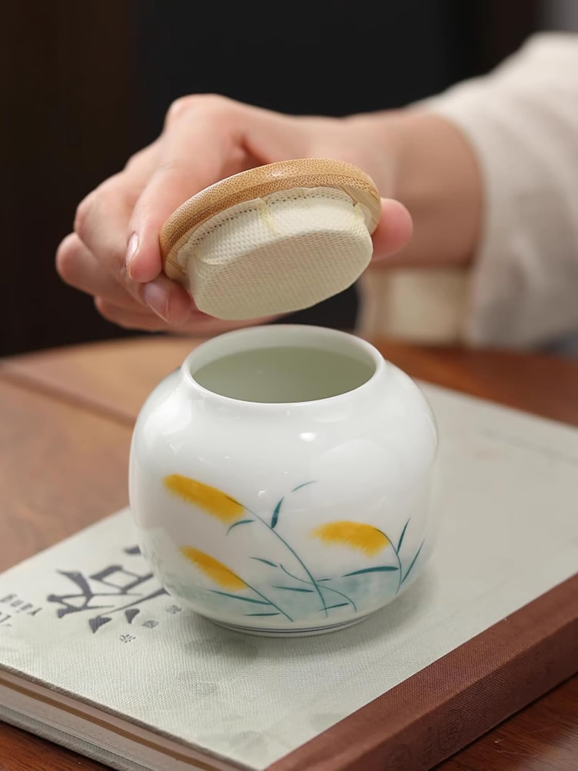 Hand-drawn Ceramics Tea Caddy, 200ml 6.8oz, Chinese Kung Fu Tea Set Storage Tank Ceramic Jar