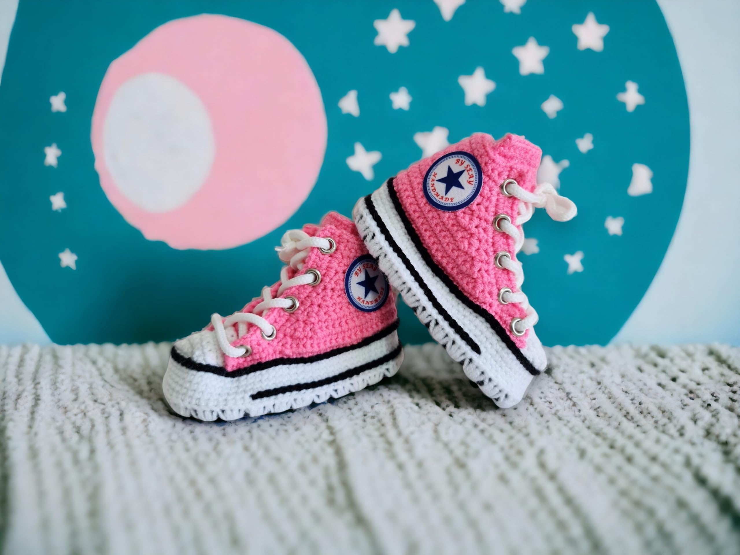 Personalisierte Rote Baby Sneaker aus Bio-Wollmischung - Handgefertigte Lauflernschuhe für die Ersten Schritte - Umweltfreundliches Geschenk zur Geburt & Babyparty - Unisex 0-24 Monate
