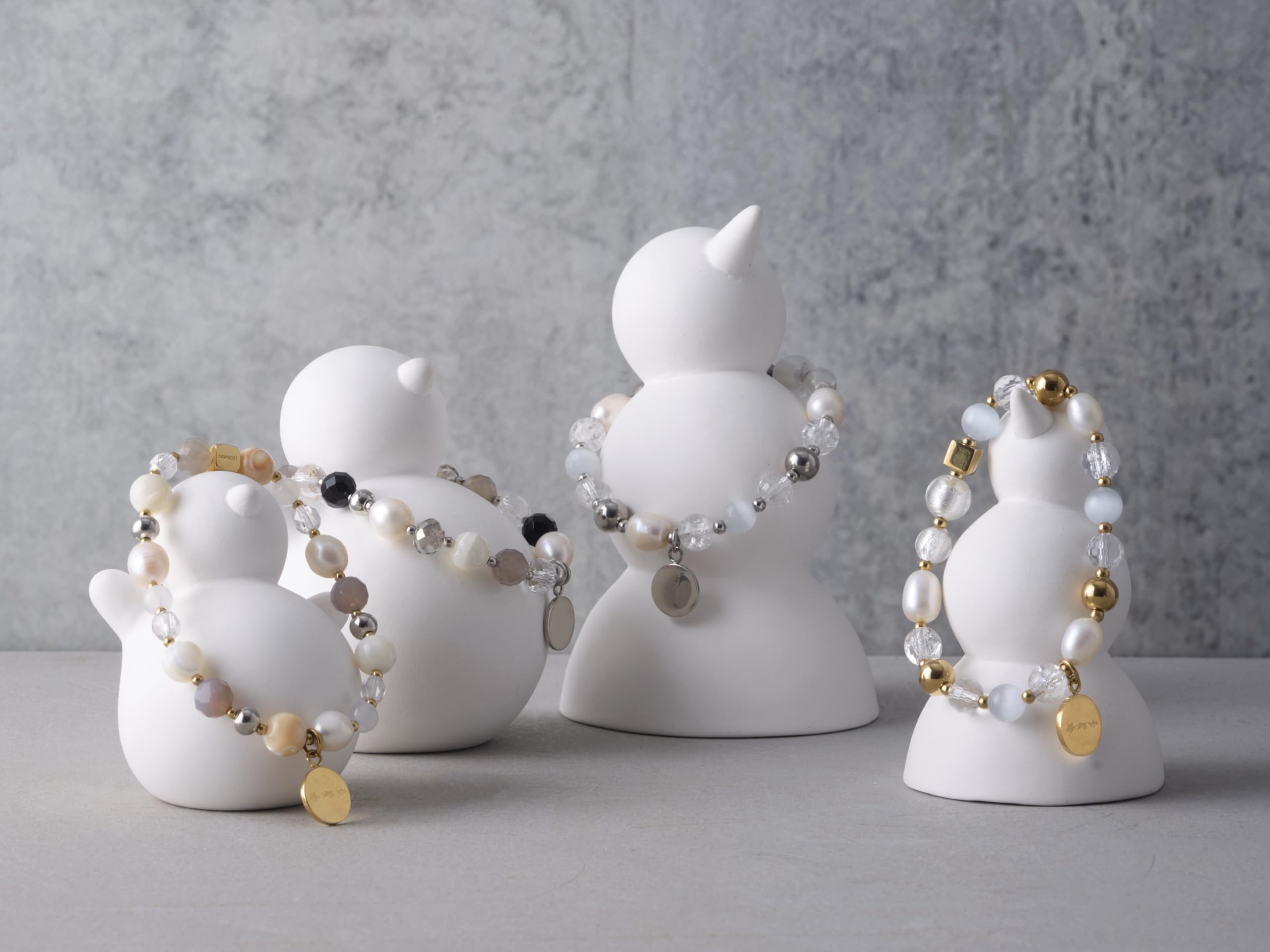 JEWELS BY LEONARDO Armband Hope • elastische Arm-Kette aus goldfarbenem Edelstahl • Perlen Arm-Schmuck mit Anhänger, Süßwaser-, Achat- und Muschel-Perlen • 20,5 cm Länge • Geschenk Damen • 022633