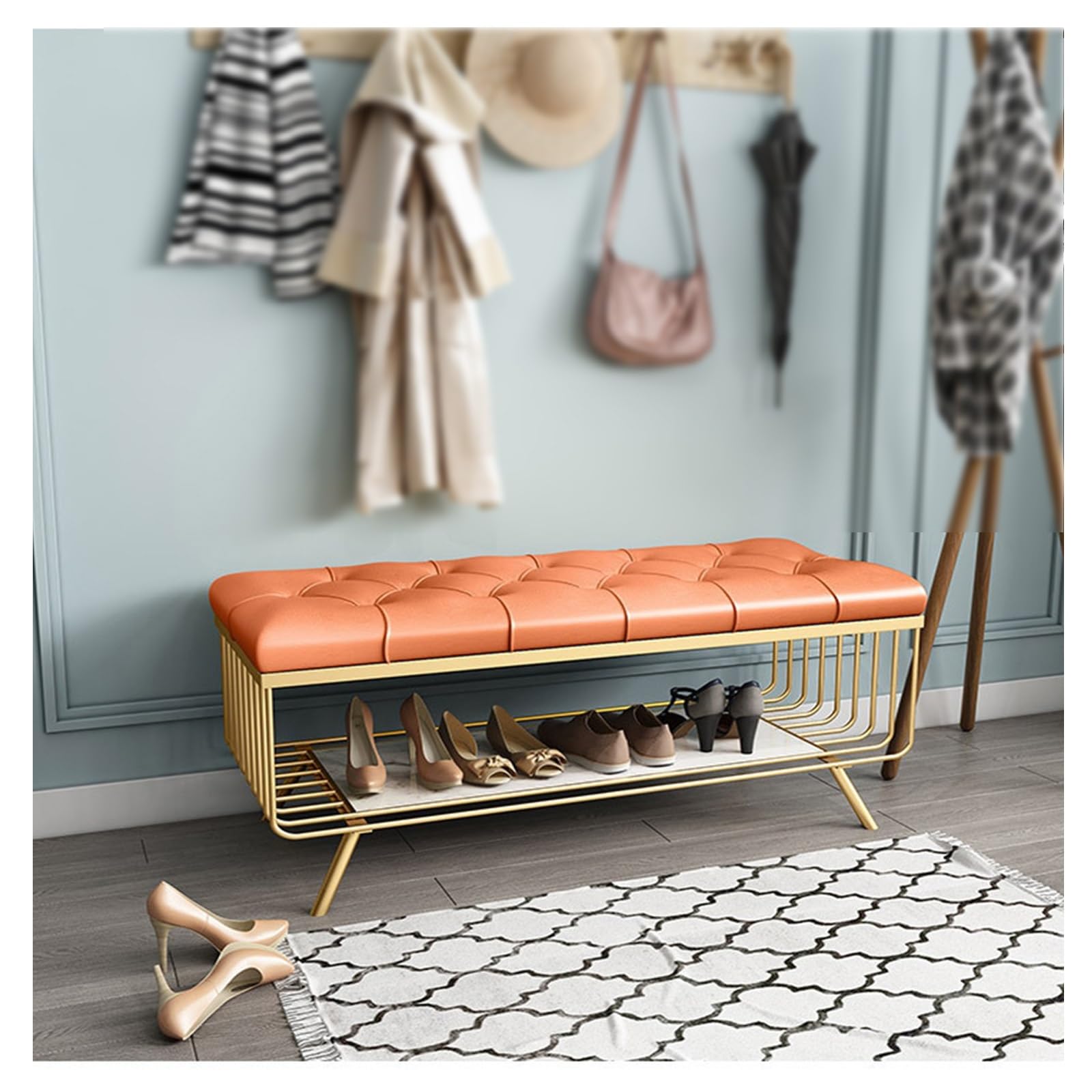 Banc d'entrée avec étagères en métal pour sublimer votre couloir coloré