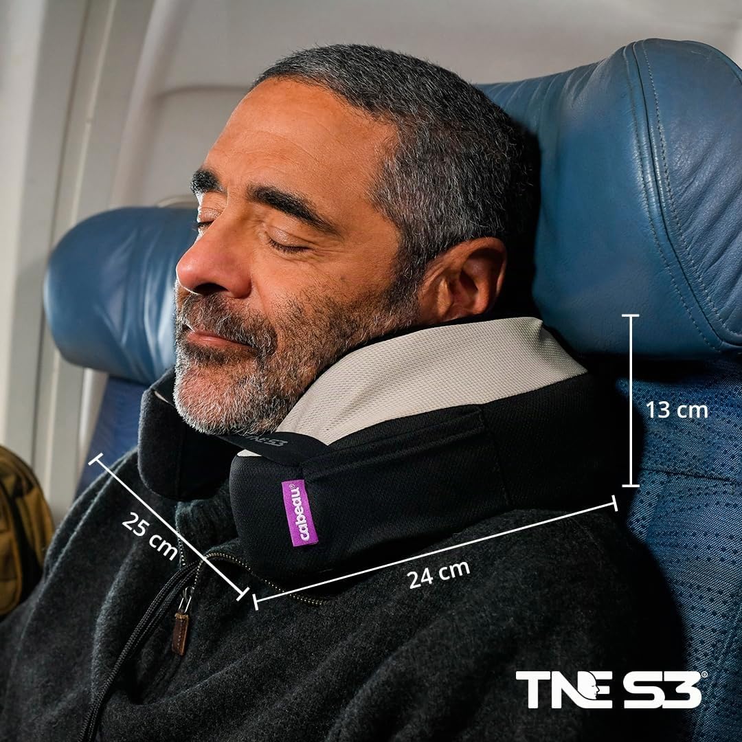 Cabeau The Neck's Evolution, TNE S3 Voyage Oreiller Cervical en Mousse à Mémoire de Forme - Oreiller de Cou avec Sangles de Fixation - Soutien à 360 Degrés pour Voyage, Maison, Bureau et Jeux - (Le